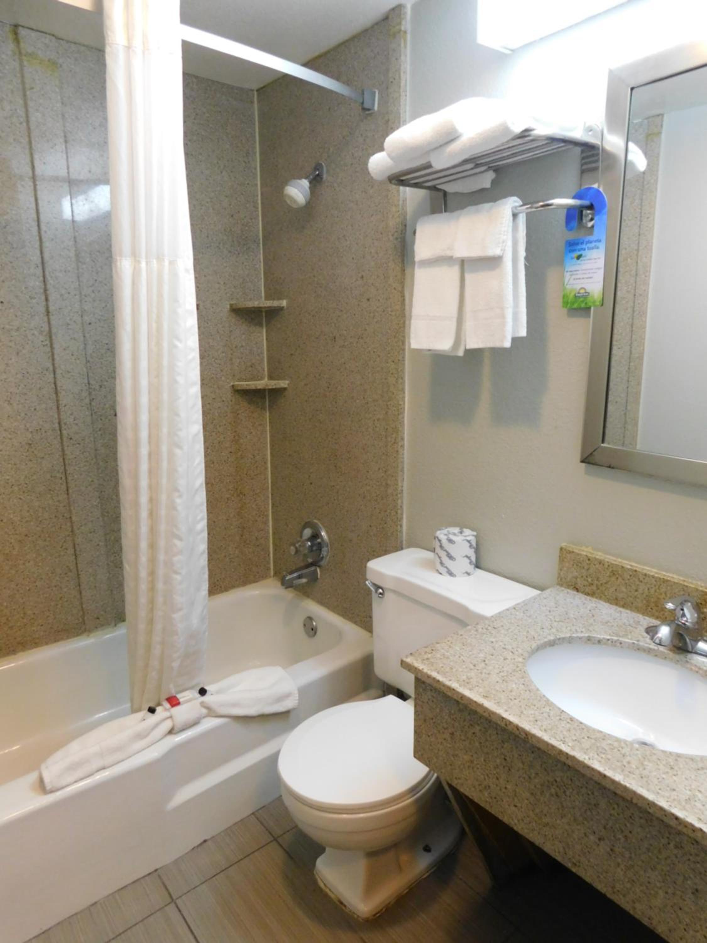 Triple Suite - Non-Smoking - Photo 7
