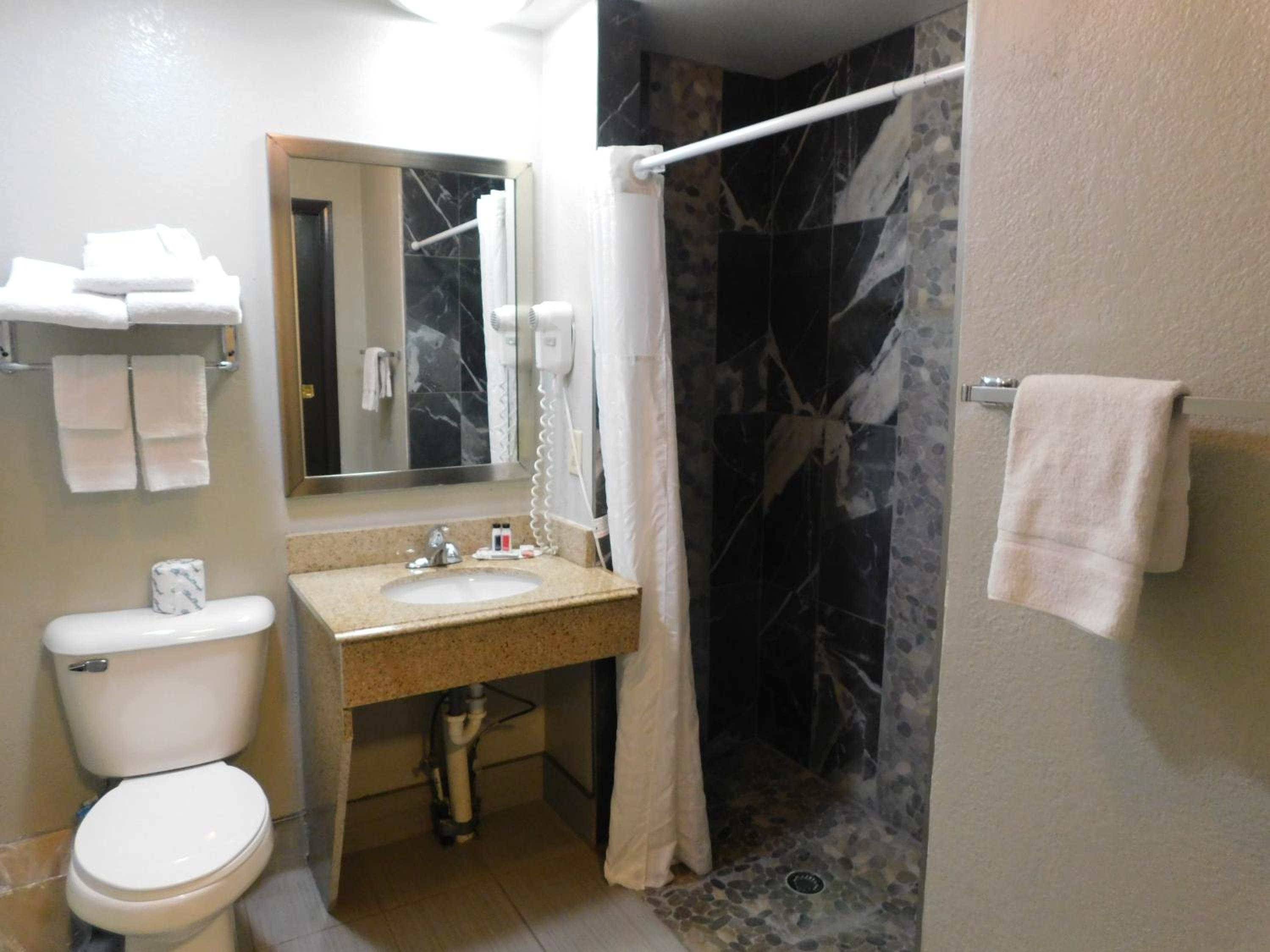 Standard Room, 2 Queen Beds, Accessible, Non Smoking - Photo 6
