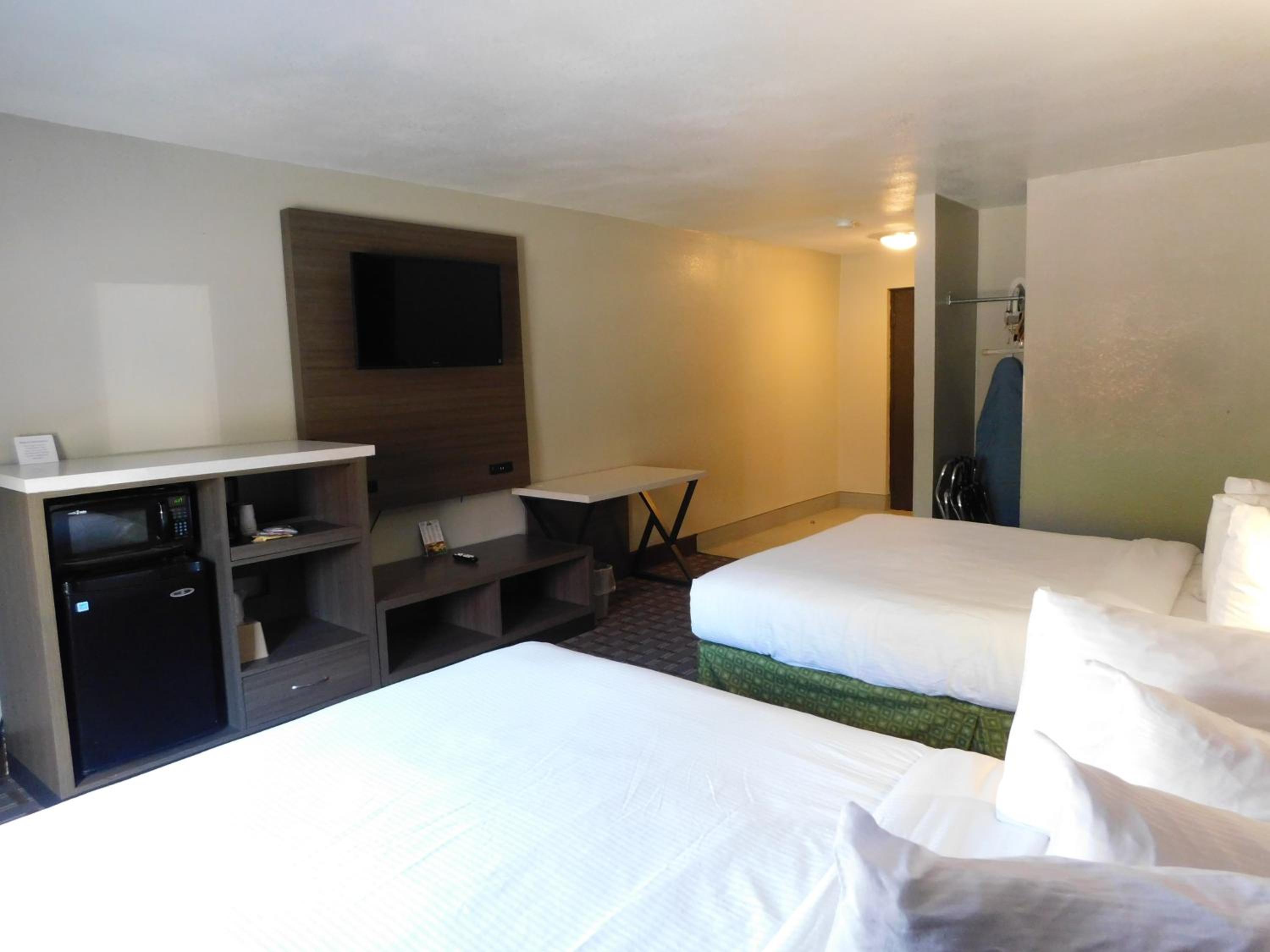 Standard Room, 2 Queen Beds, Accessible, Non Smoking - Photo 4