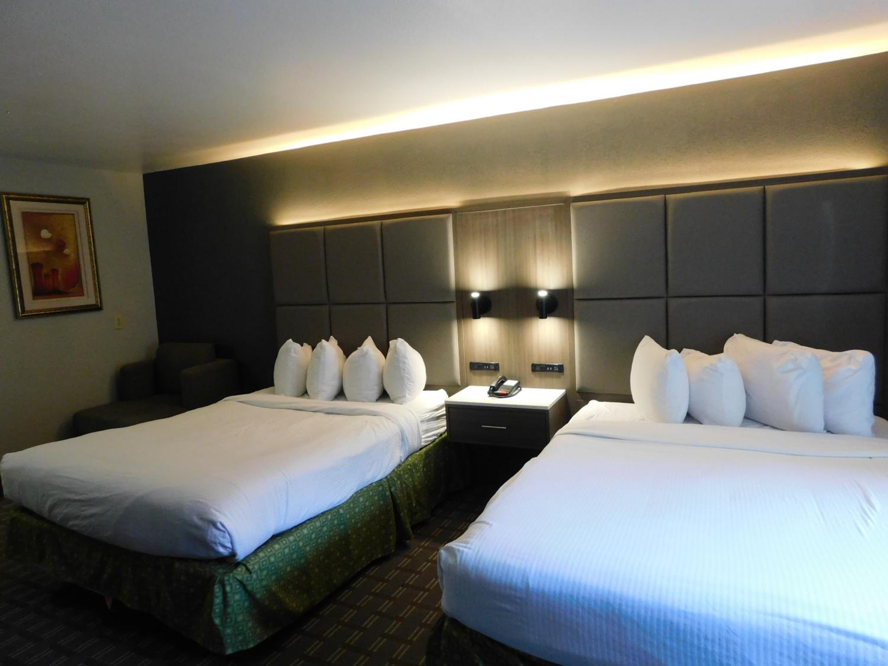 Deluxe Room, 2 Queen Beds, Non Smoking, Fireplace - Photo 4