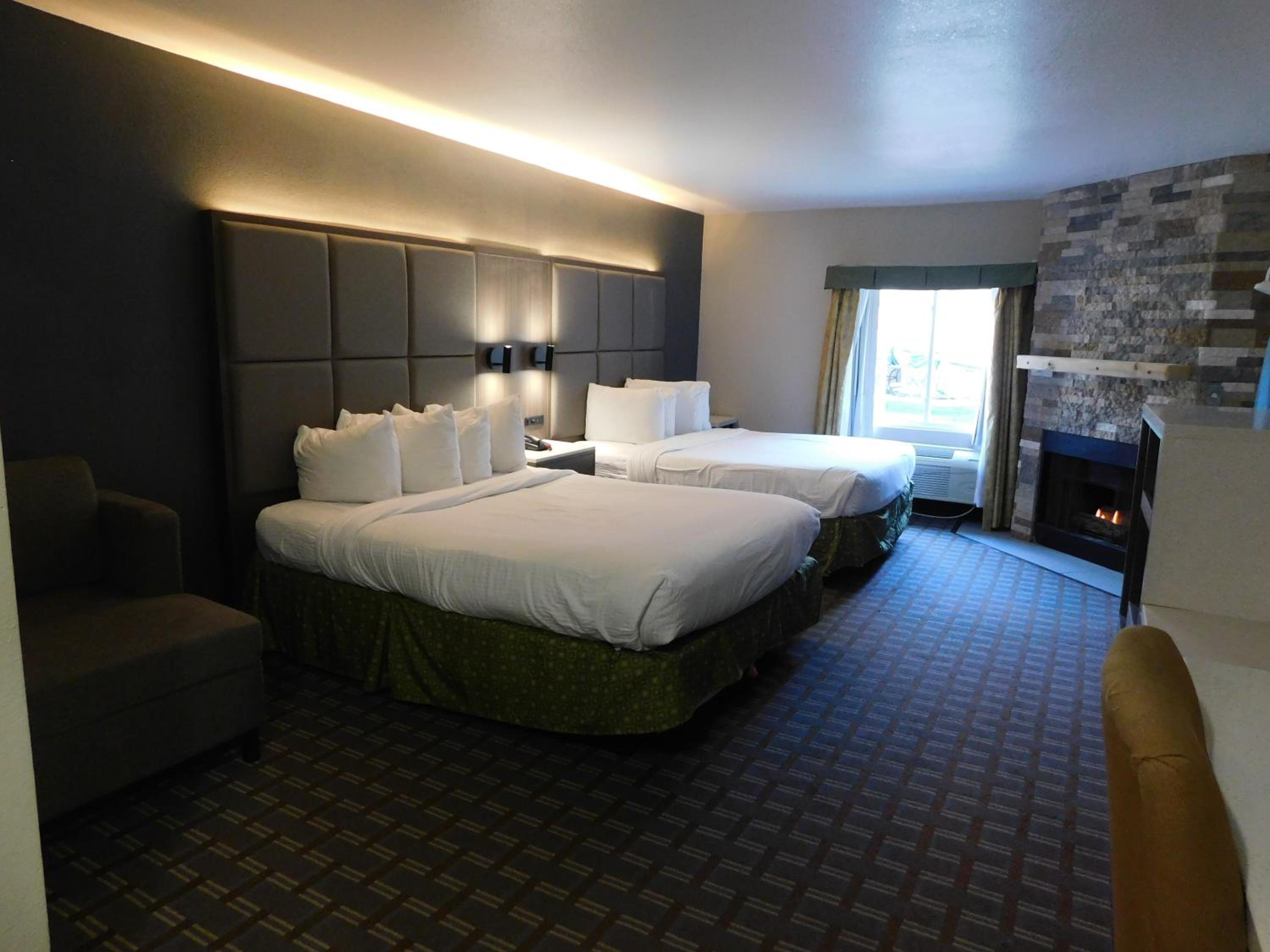Deluxe Room, 2 Queen Beds, Non Smoking, Fireplace - Photo 1