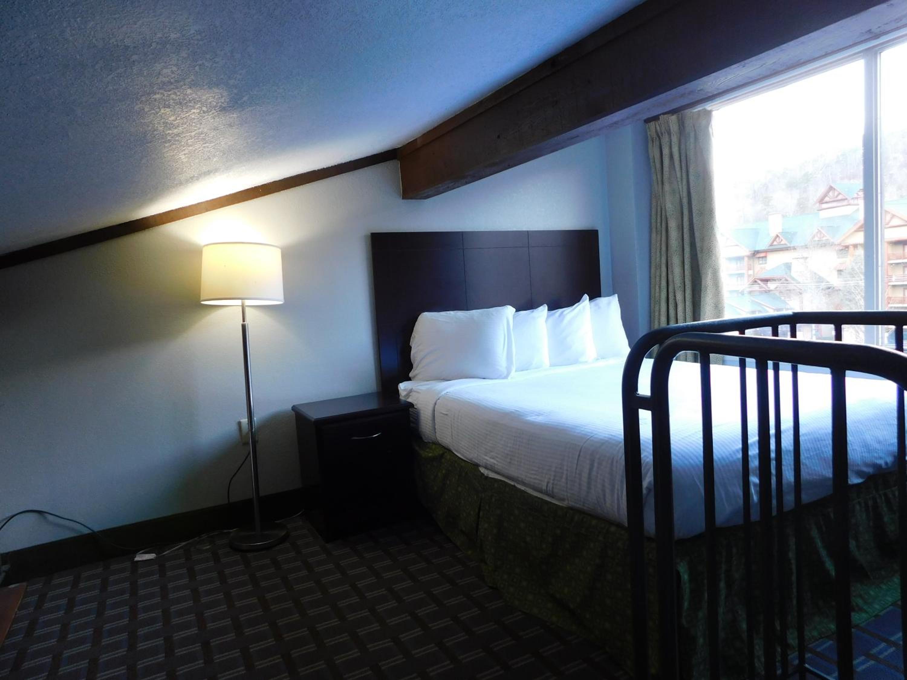1 King Bed and 1 Queen Bed, Loft Suite, Non-Smoking - Photo 6
