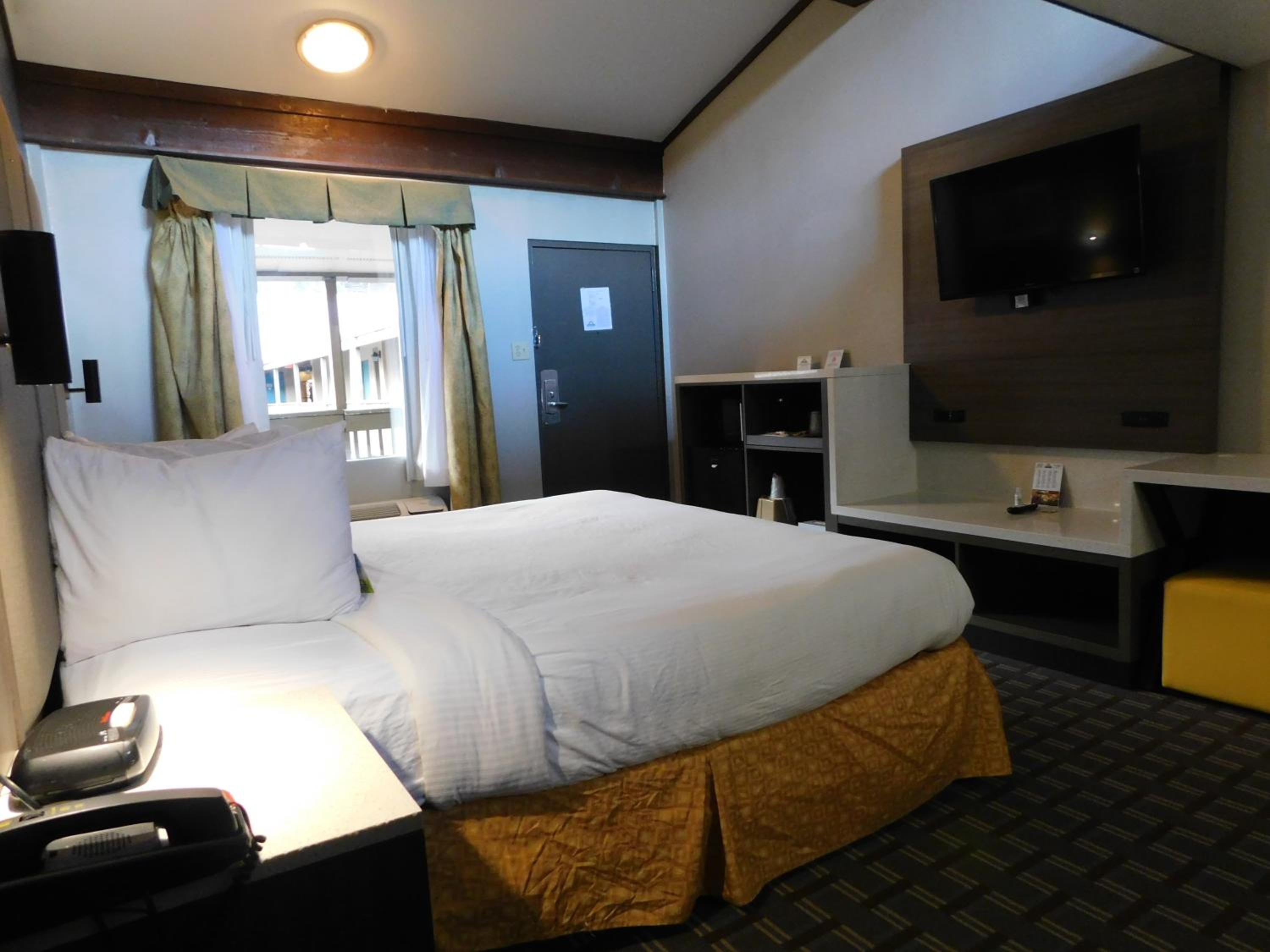 1 King Bed and 1 Queen Bed, Loft Suite, Non-Smoking - Photo 4