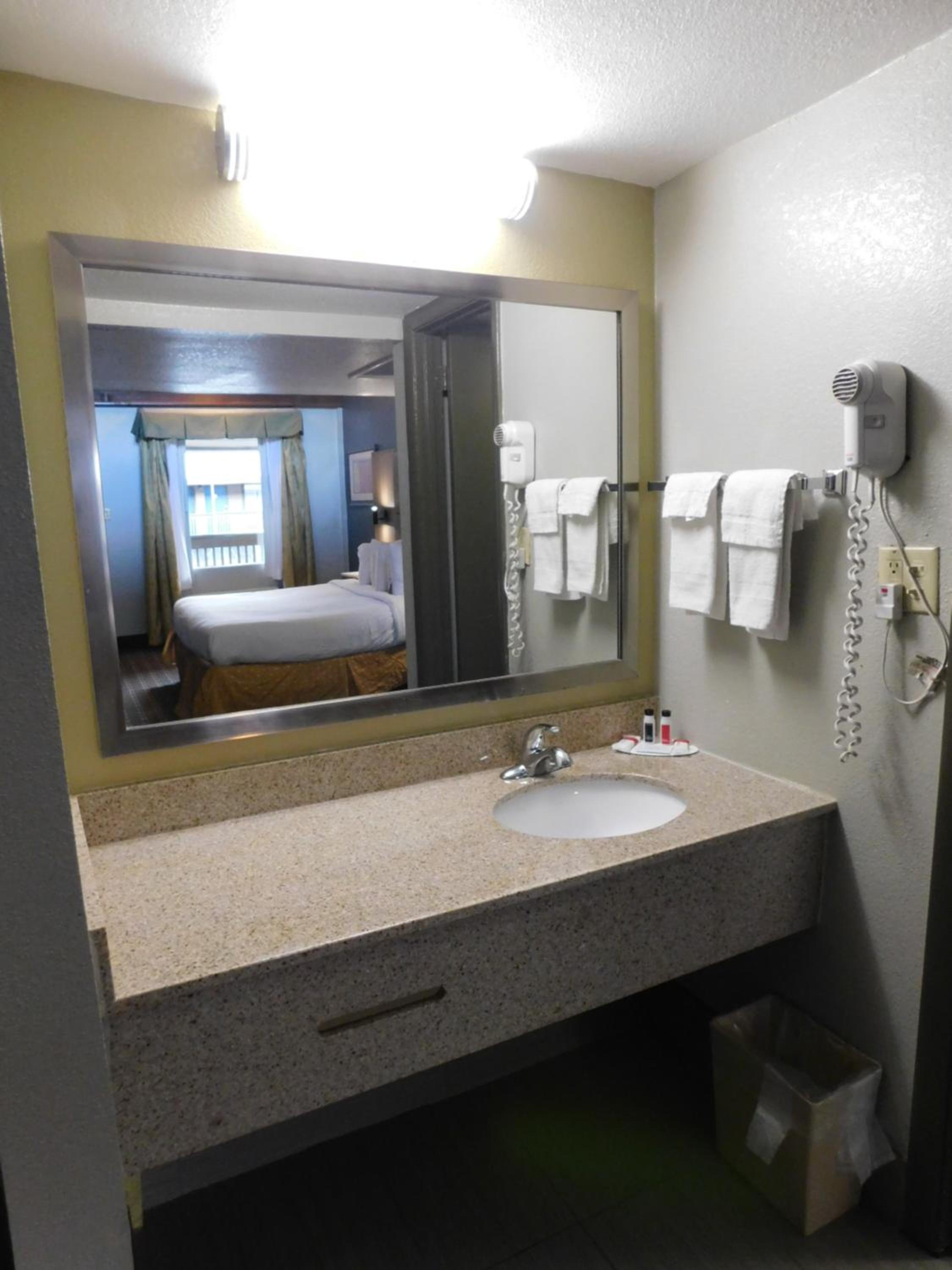 1 King Bed and 1 Queen Bed, Loft Suite, Non-Smoking - Photo 3