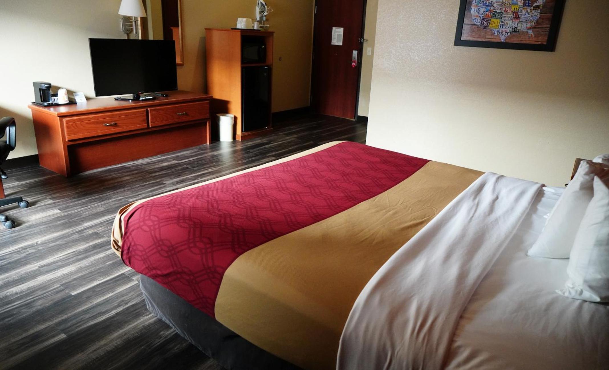 King Room - Non-Smoking - Photo 1