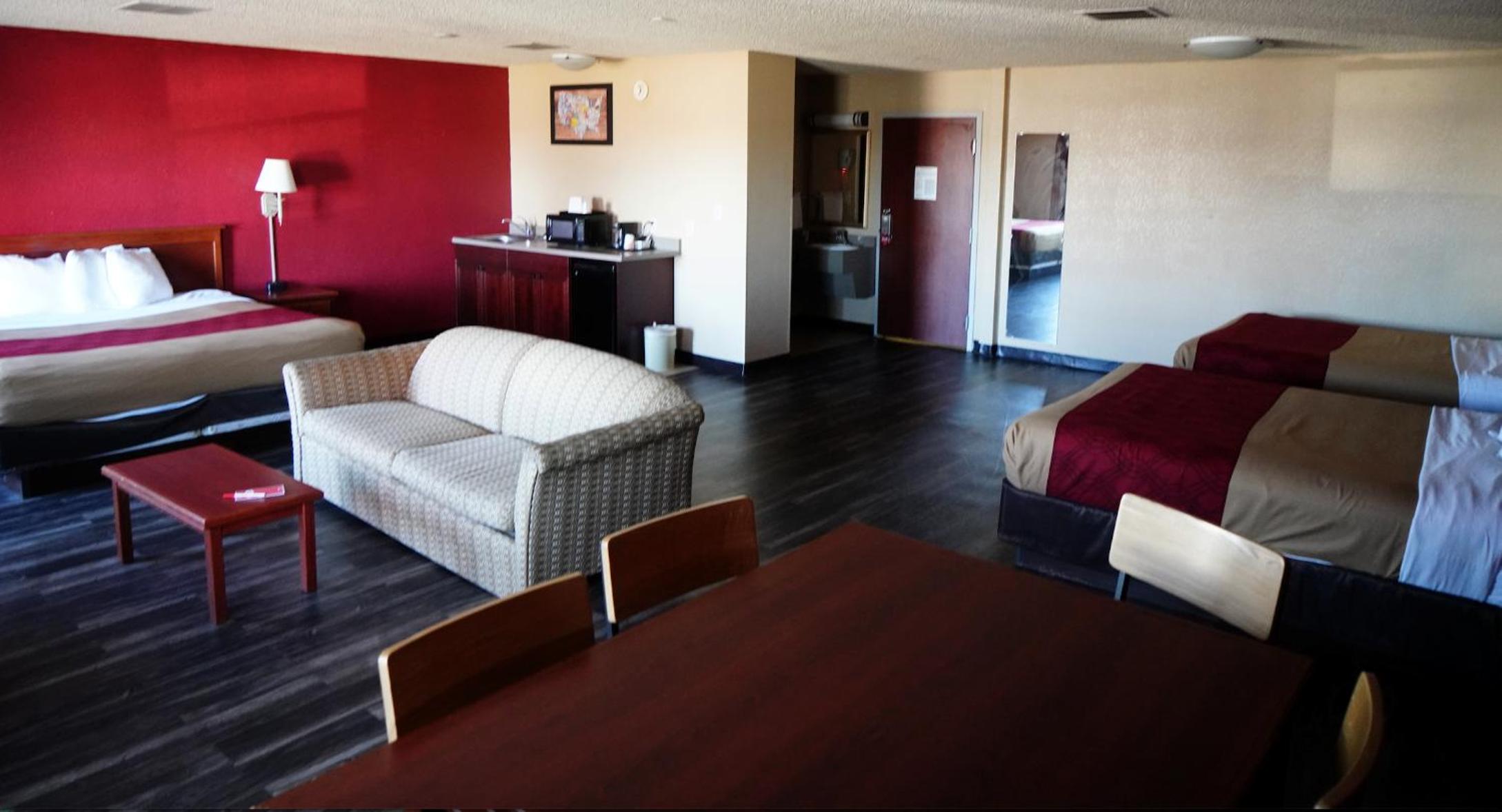King Room - Non-Smoking - Photo 3