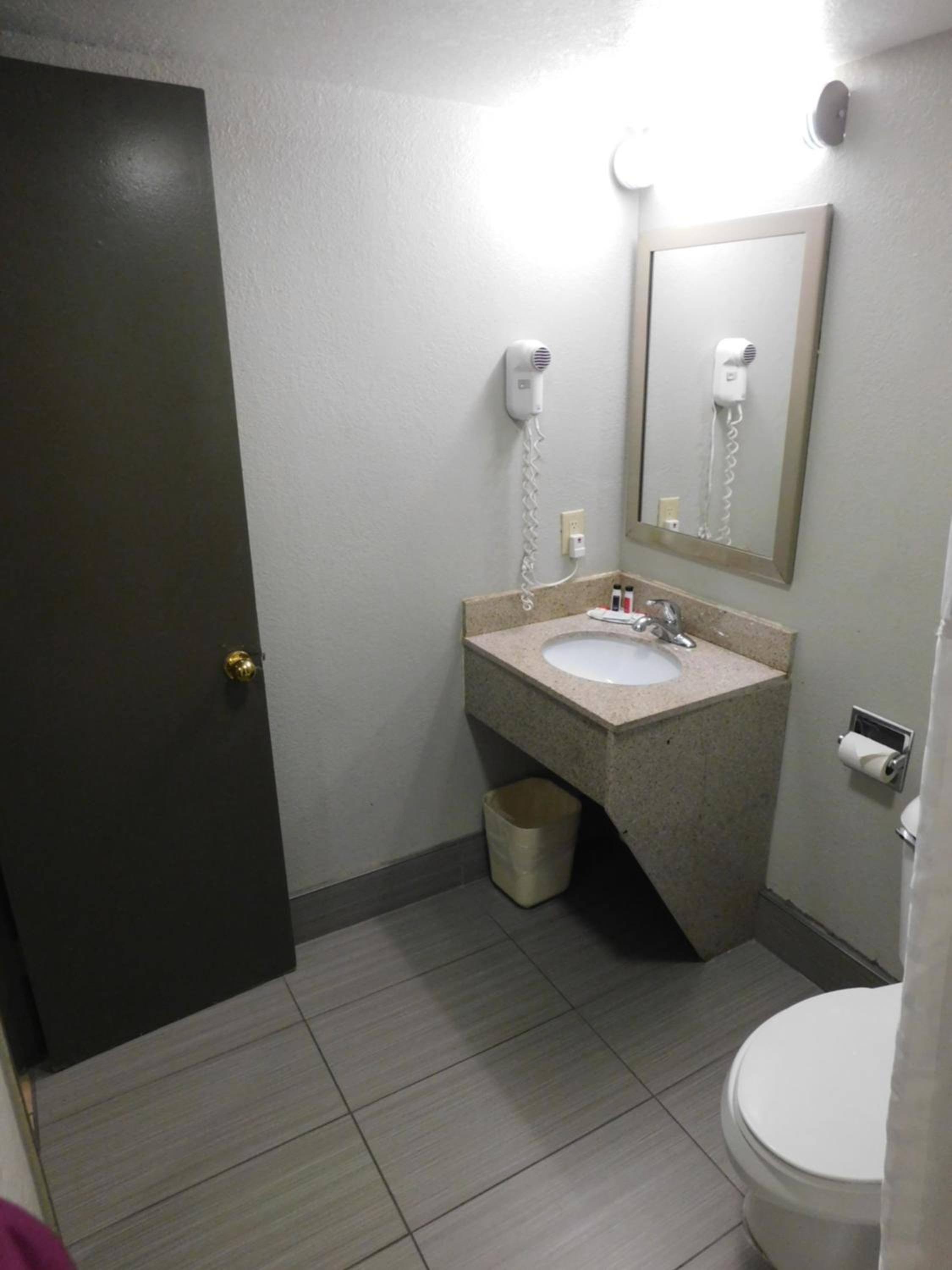 King Studio Suite - Non-Smoking - Photo 6