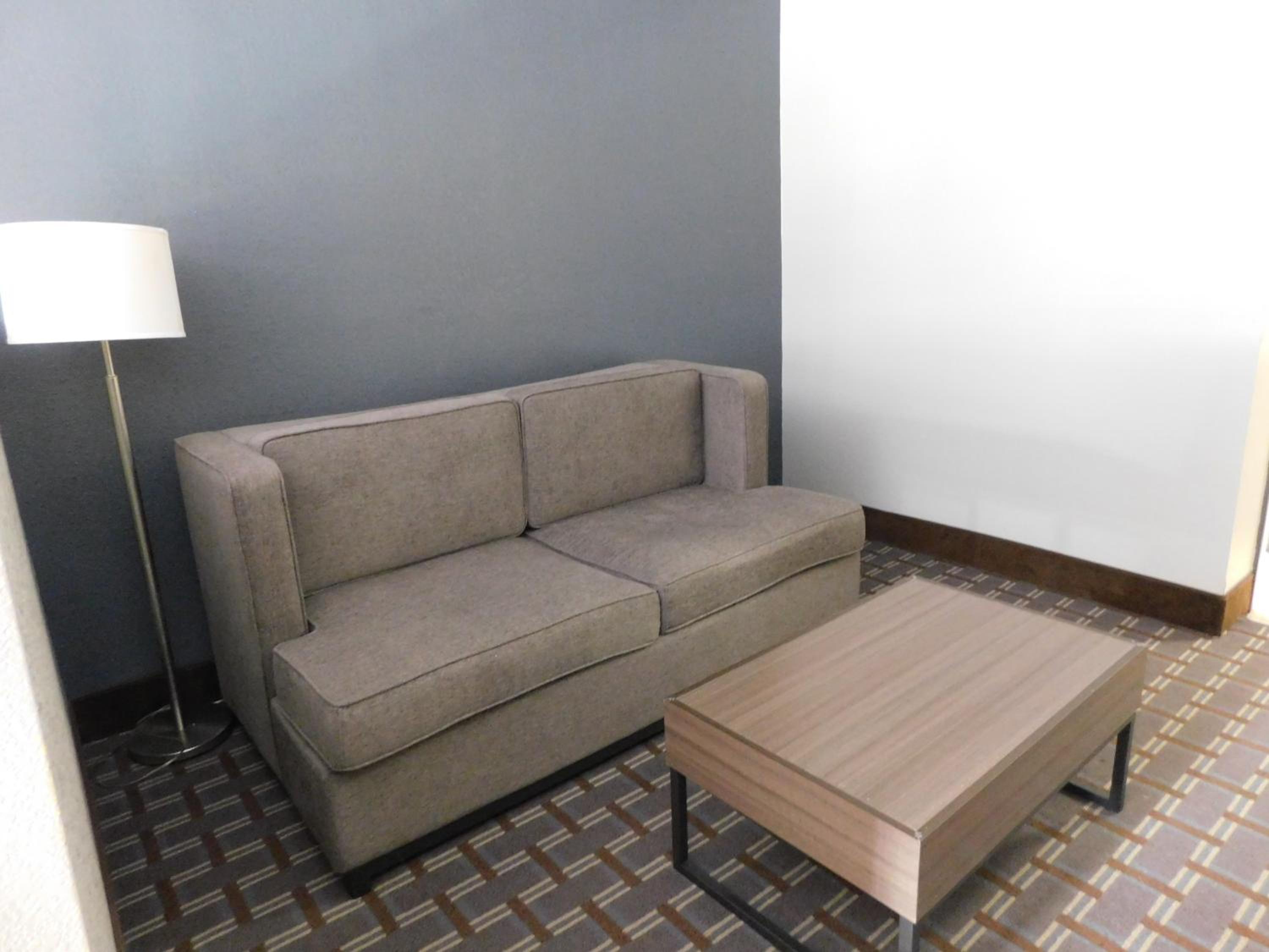 King Studio Suite - Non-Smoking - Photo 3