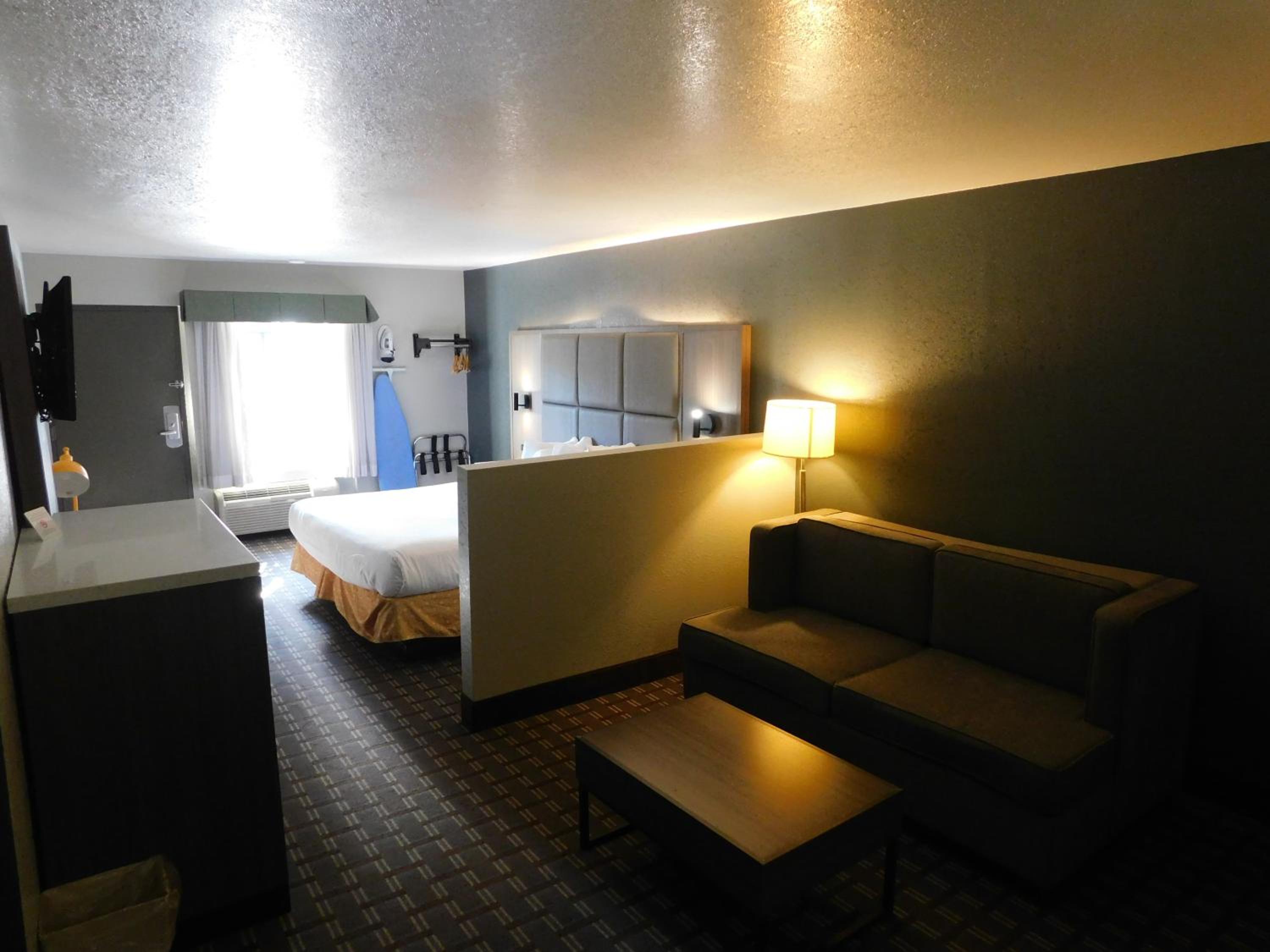 King Studio Suite - Non-Smoking - Photo 2
