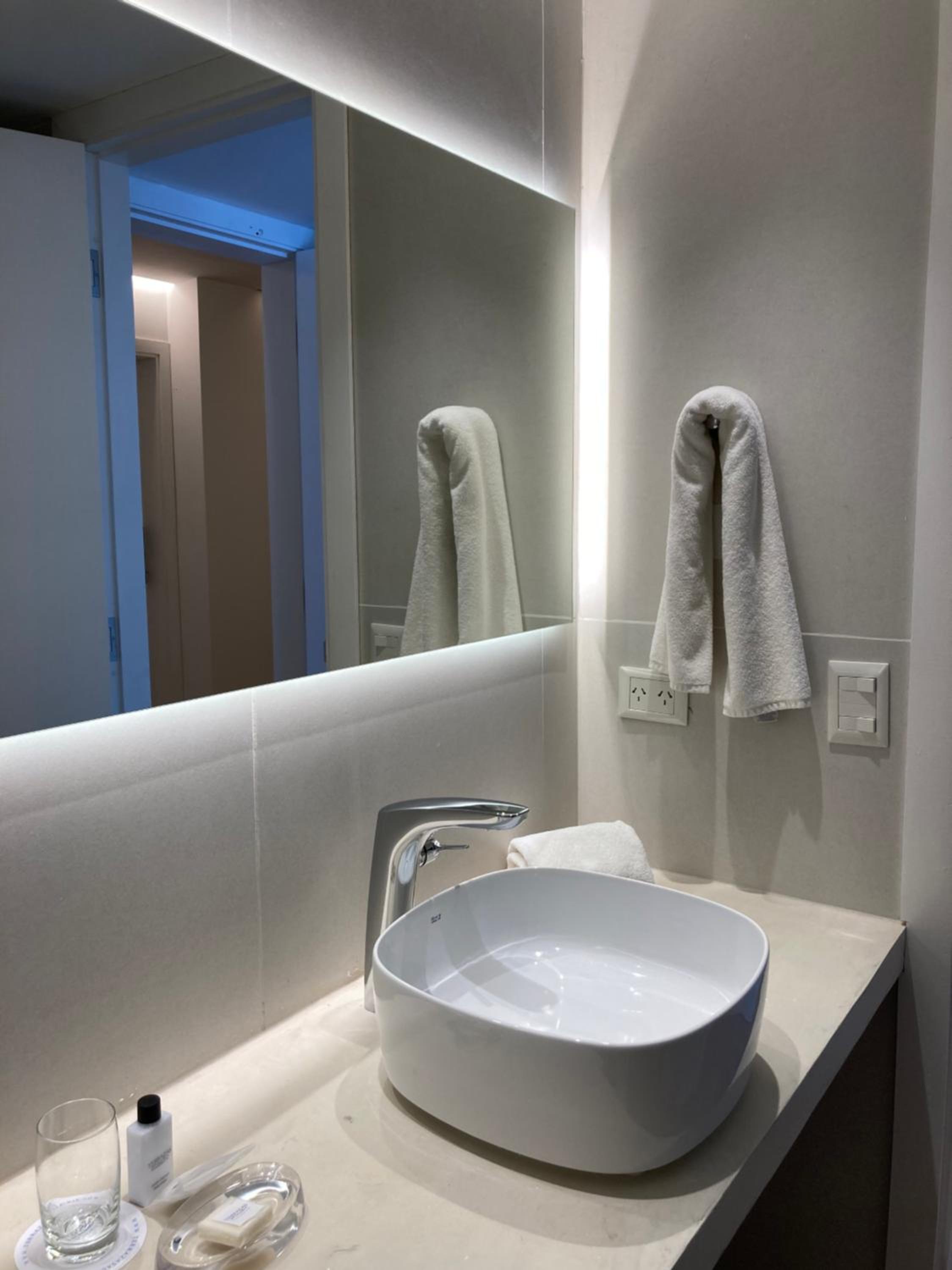 Deluxe Double Room with Balcony photo 3