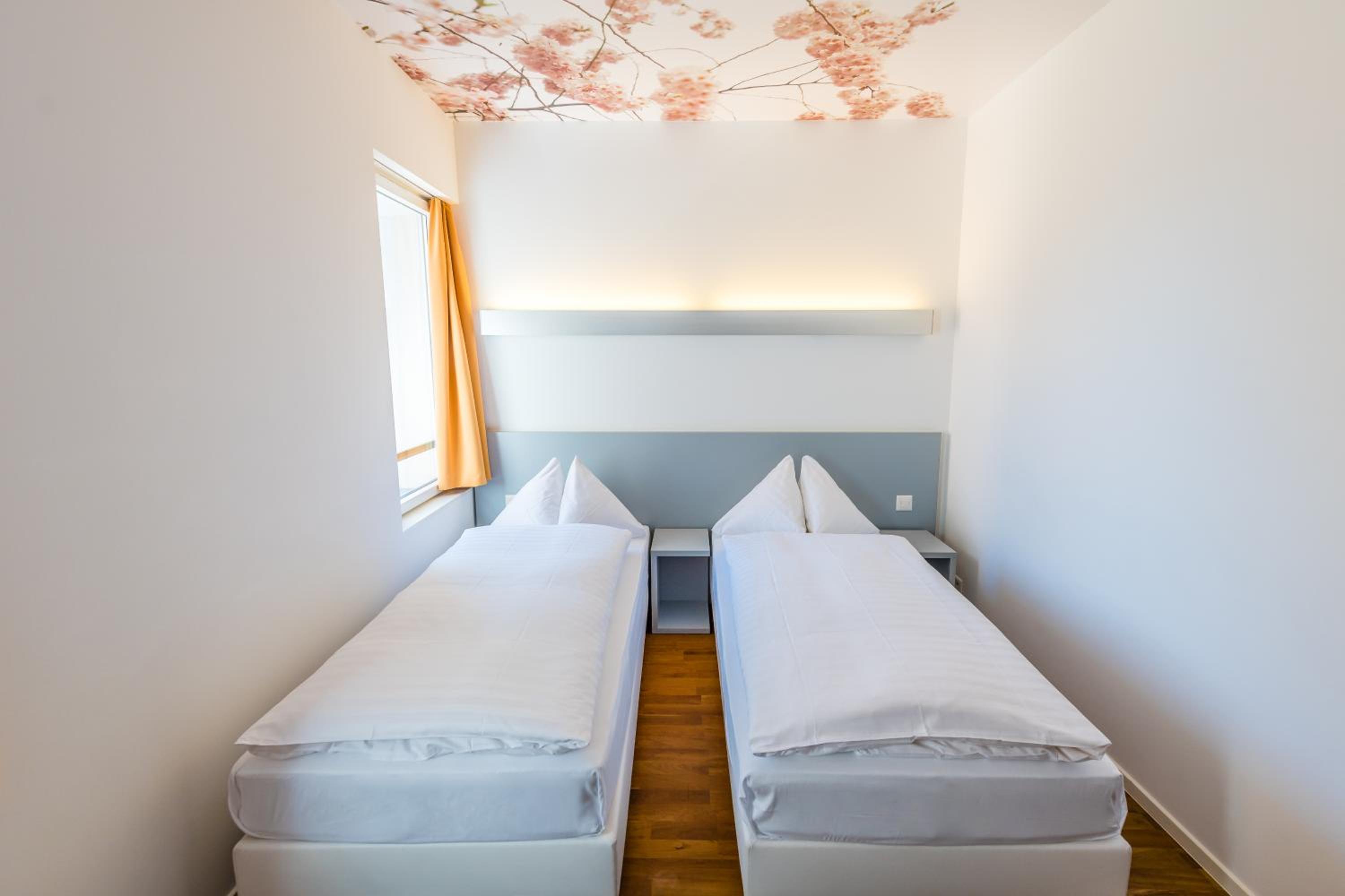 Twin Room - Photo 3