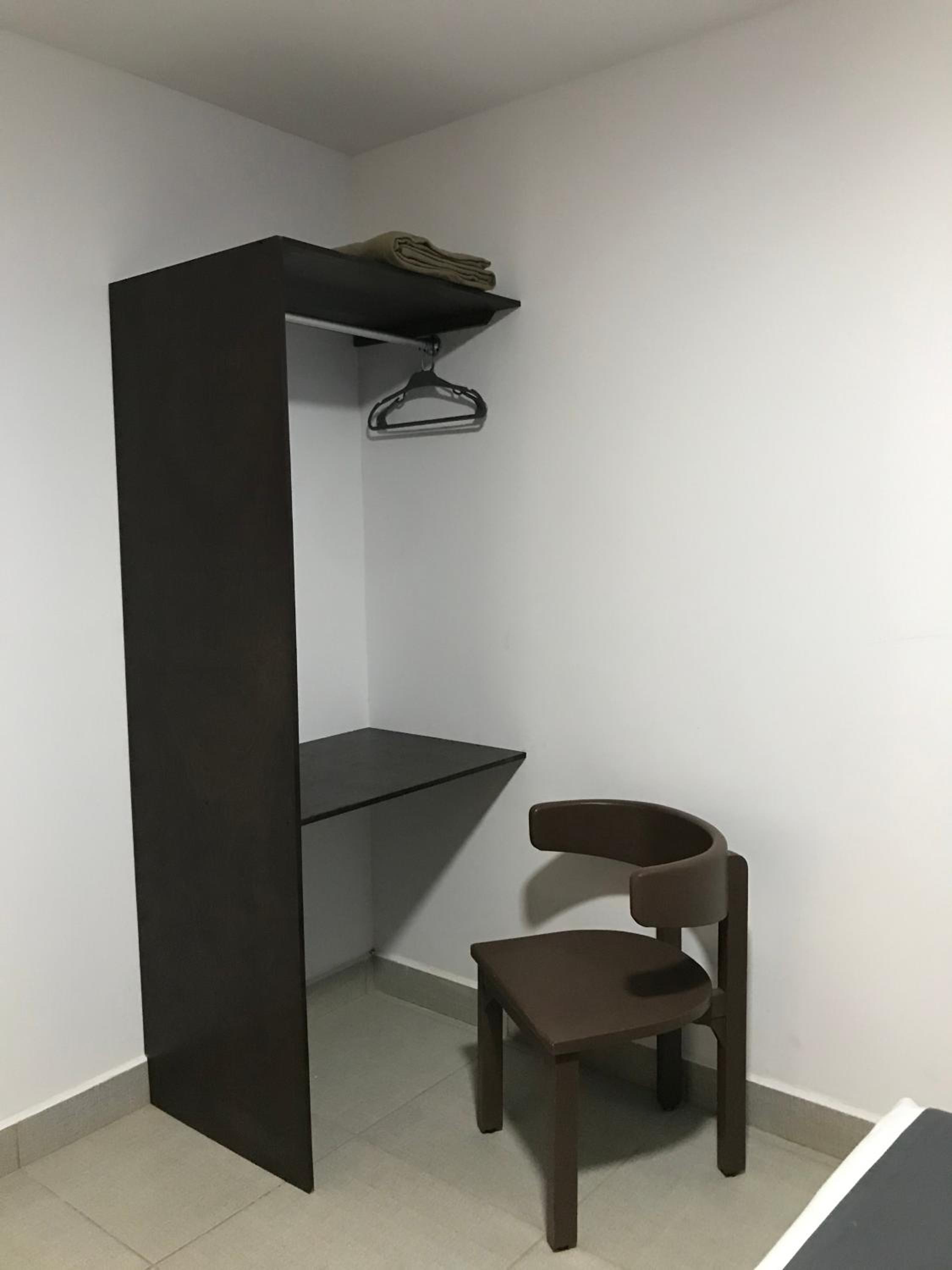 Deluxe King Room - Photo 11