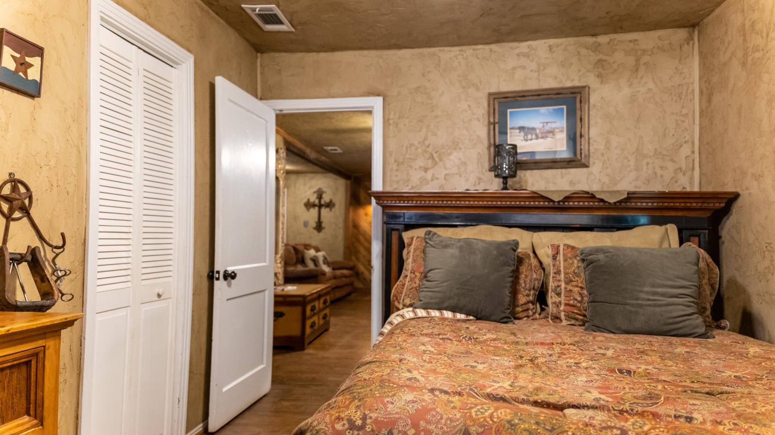 Three-Bedroom House photo 1