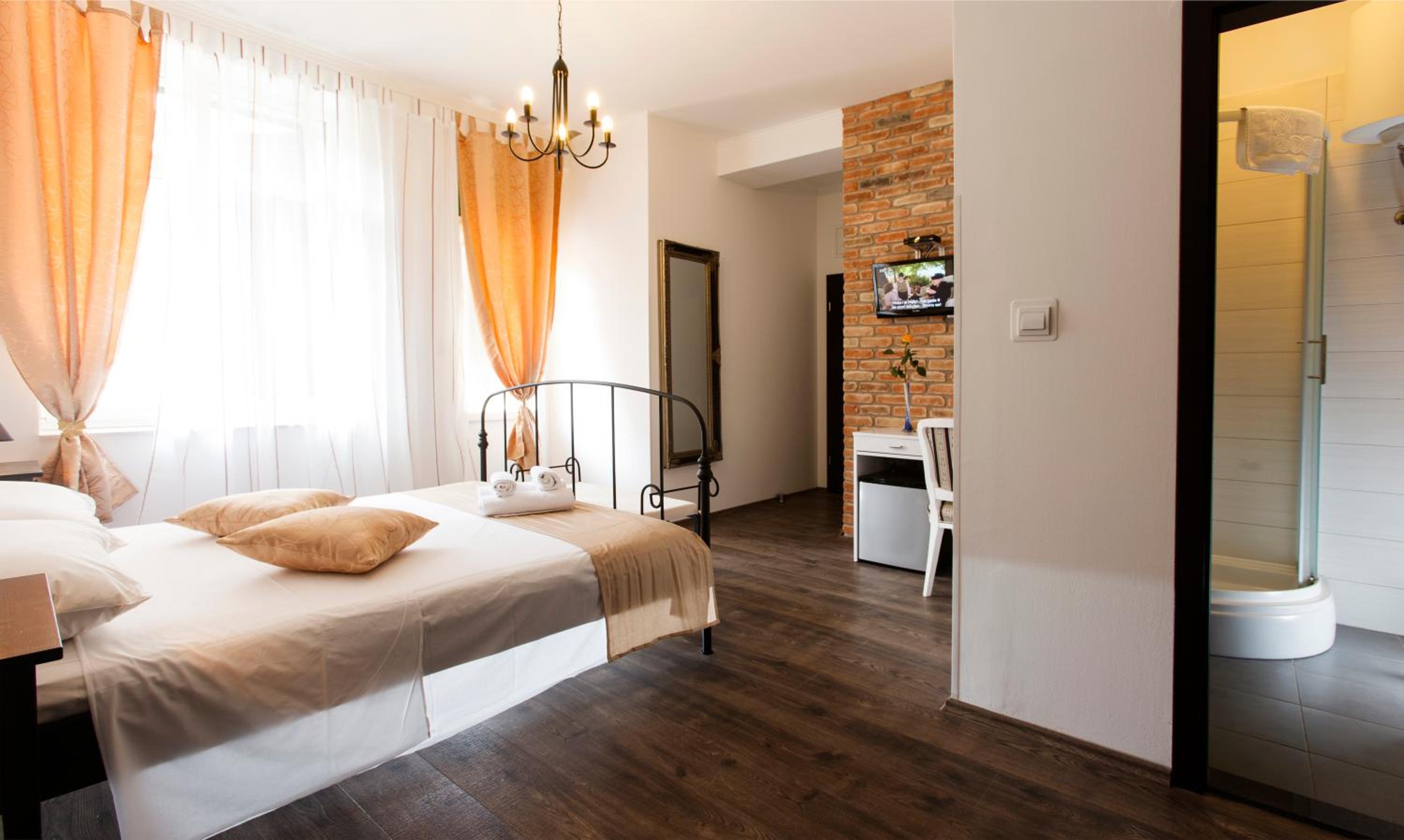 Deluxe Double Room with Balcony photo 3