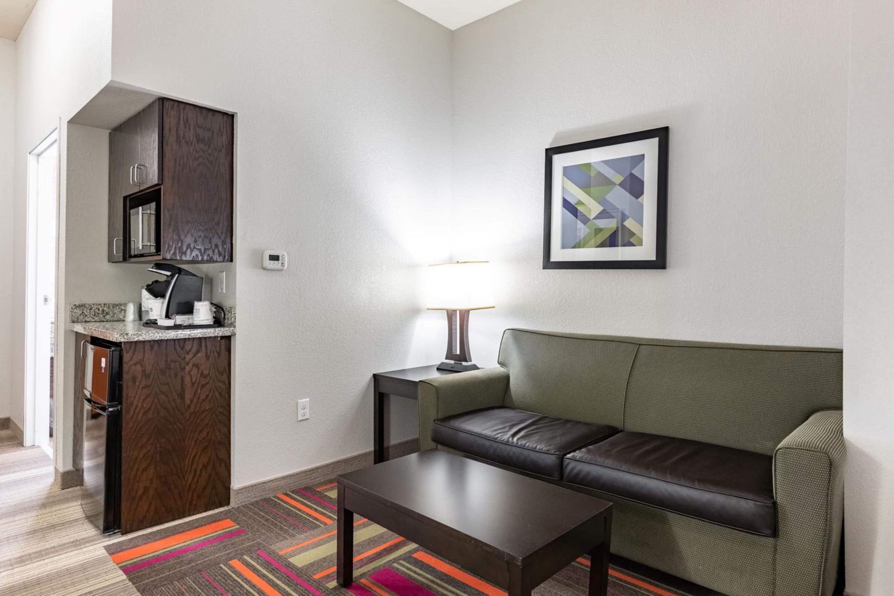 Suite with Two Queen Beds photo 1