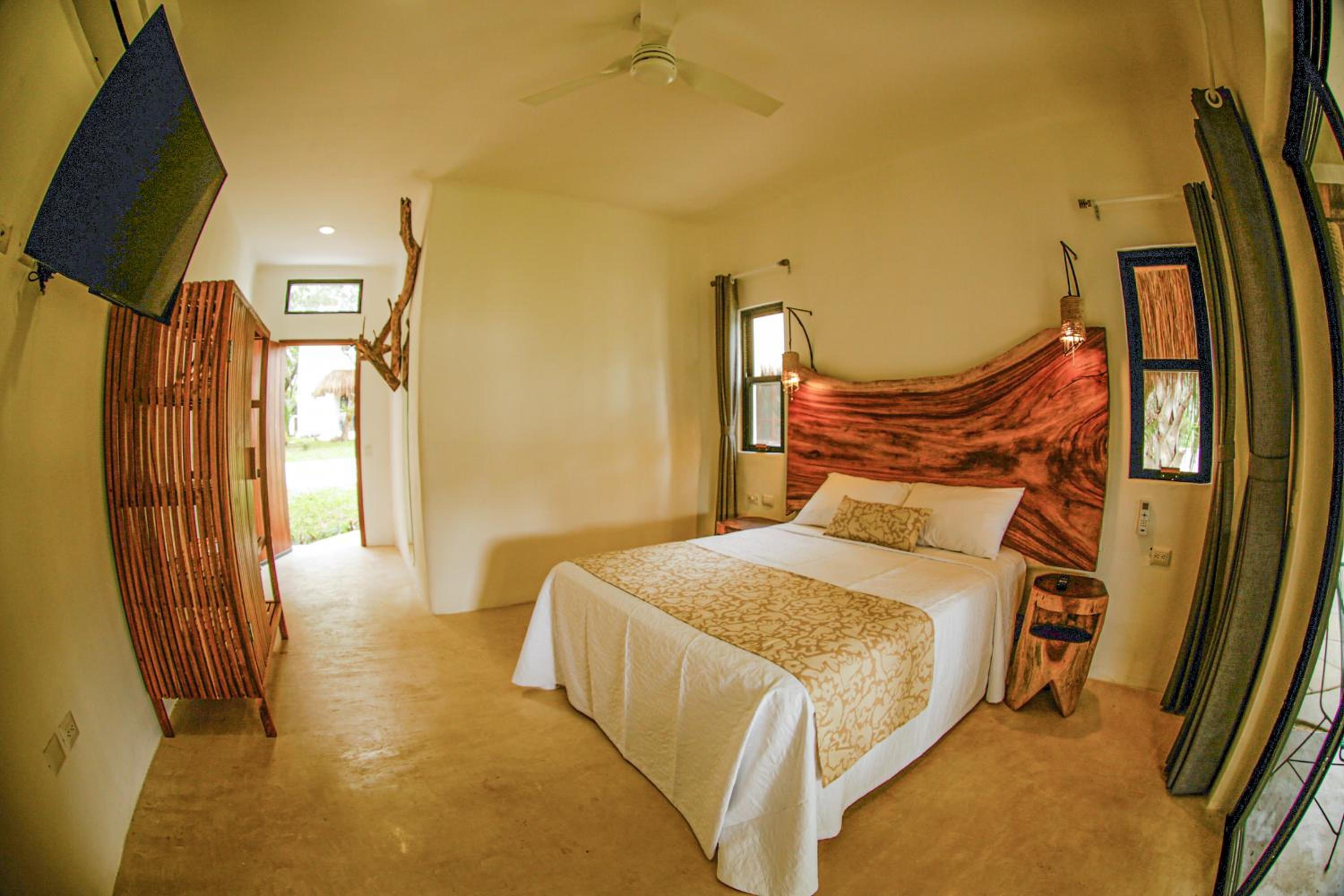 Queen Room with Garden View - Photo 1