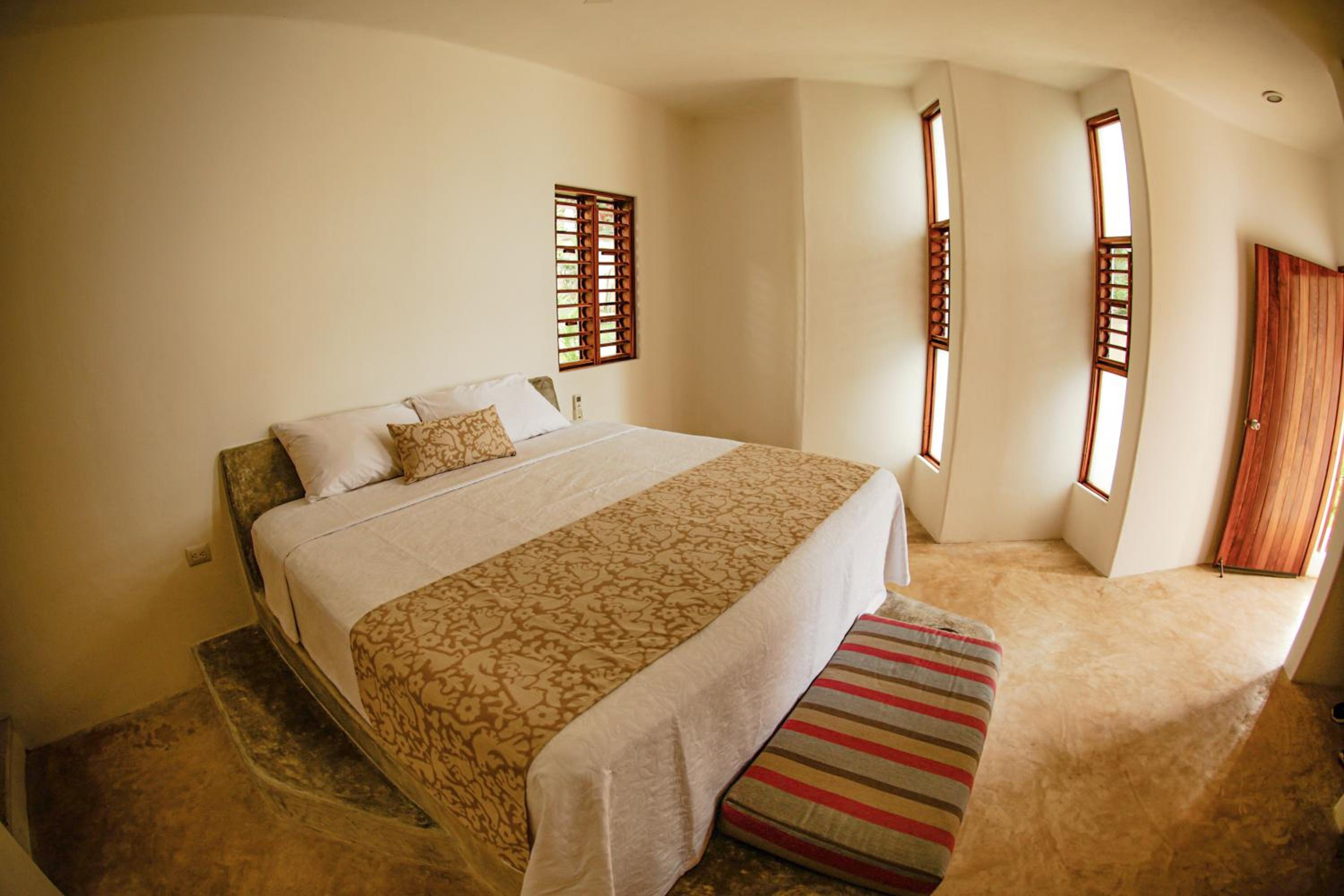 Deluxe Suite - Photo 23