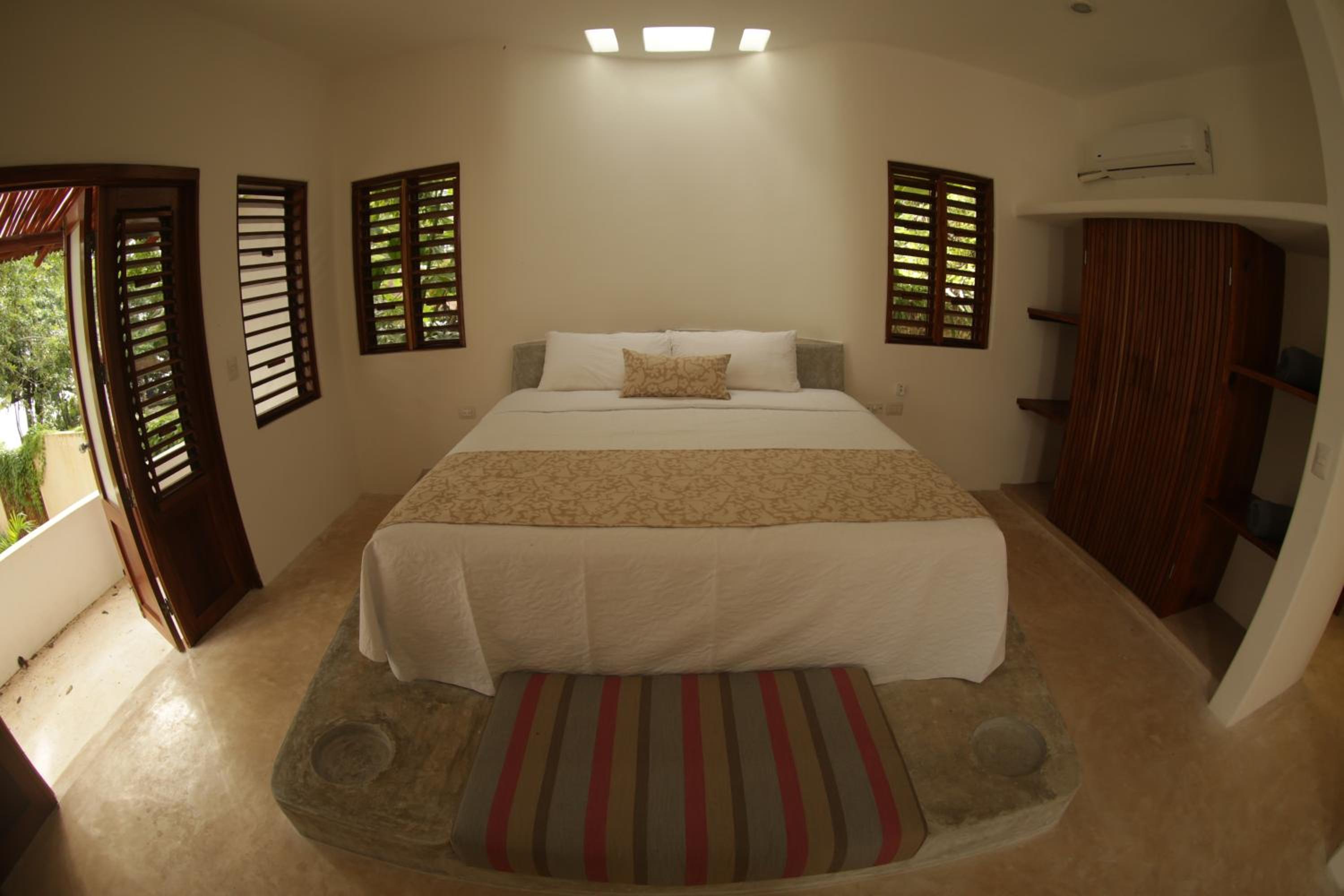 Deluxe Suite - Photo 25