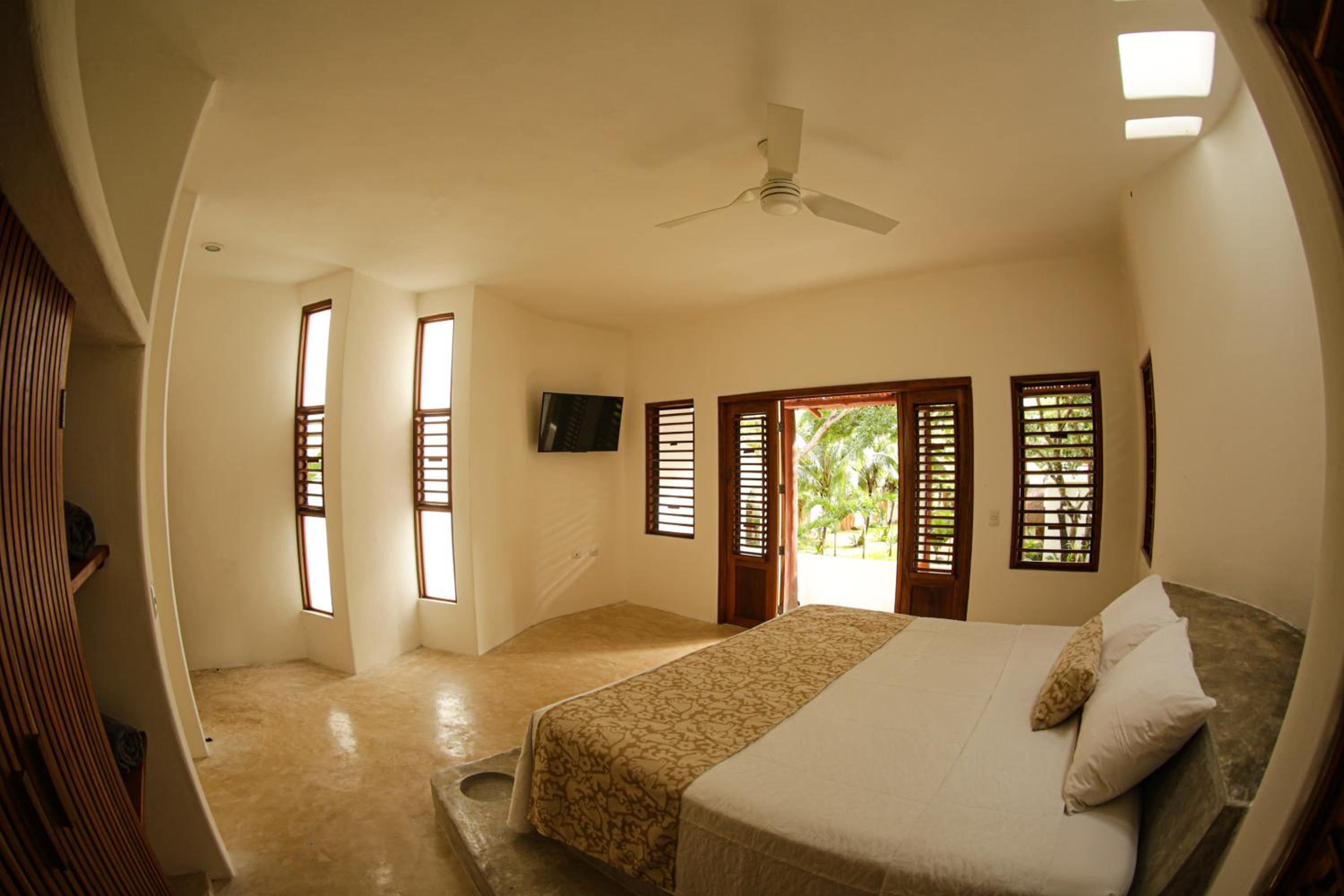 Deluxe Suite - Photo 24