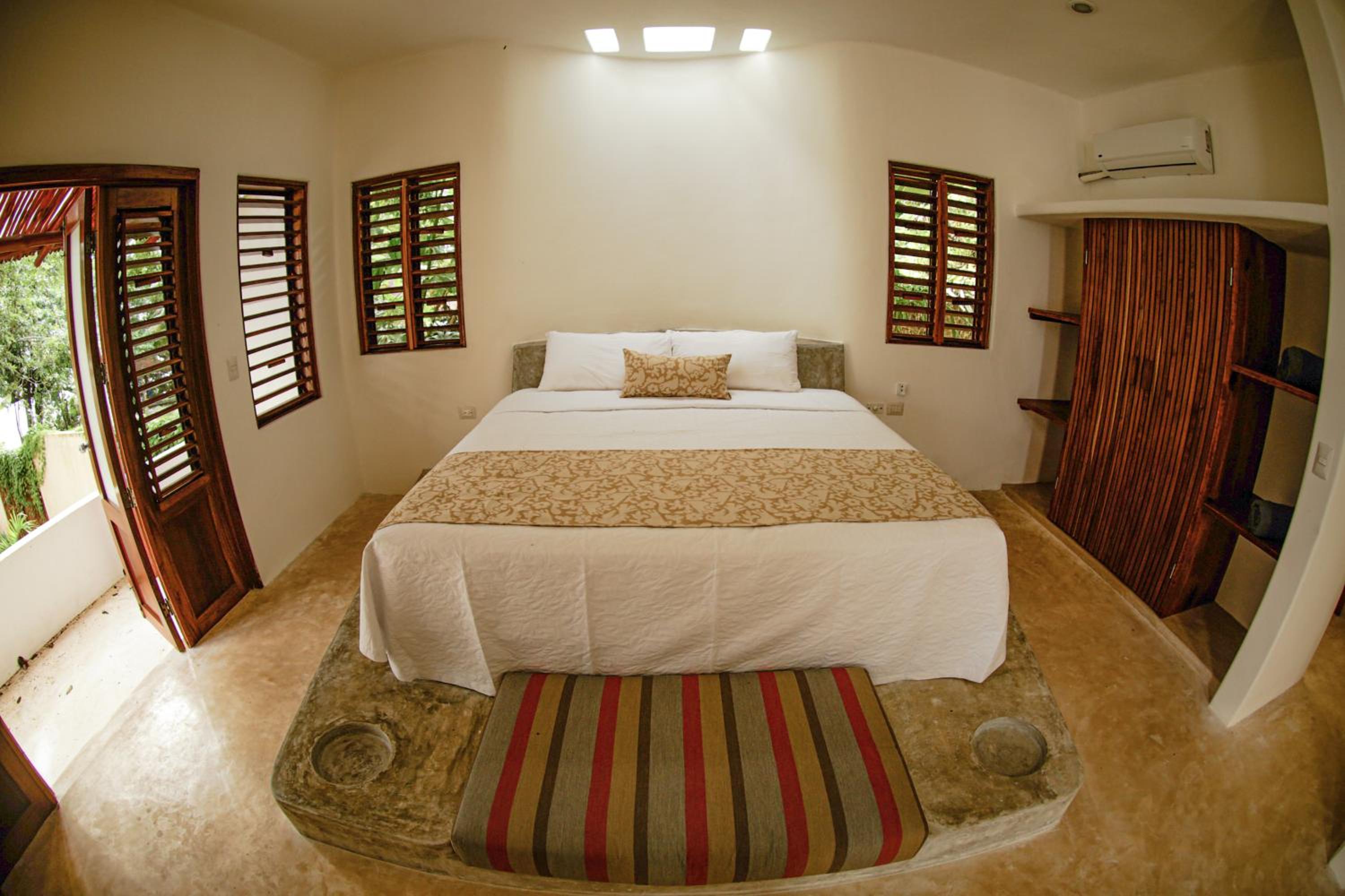 Deluxe Suite - Photo 27
