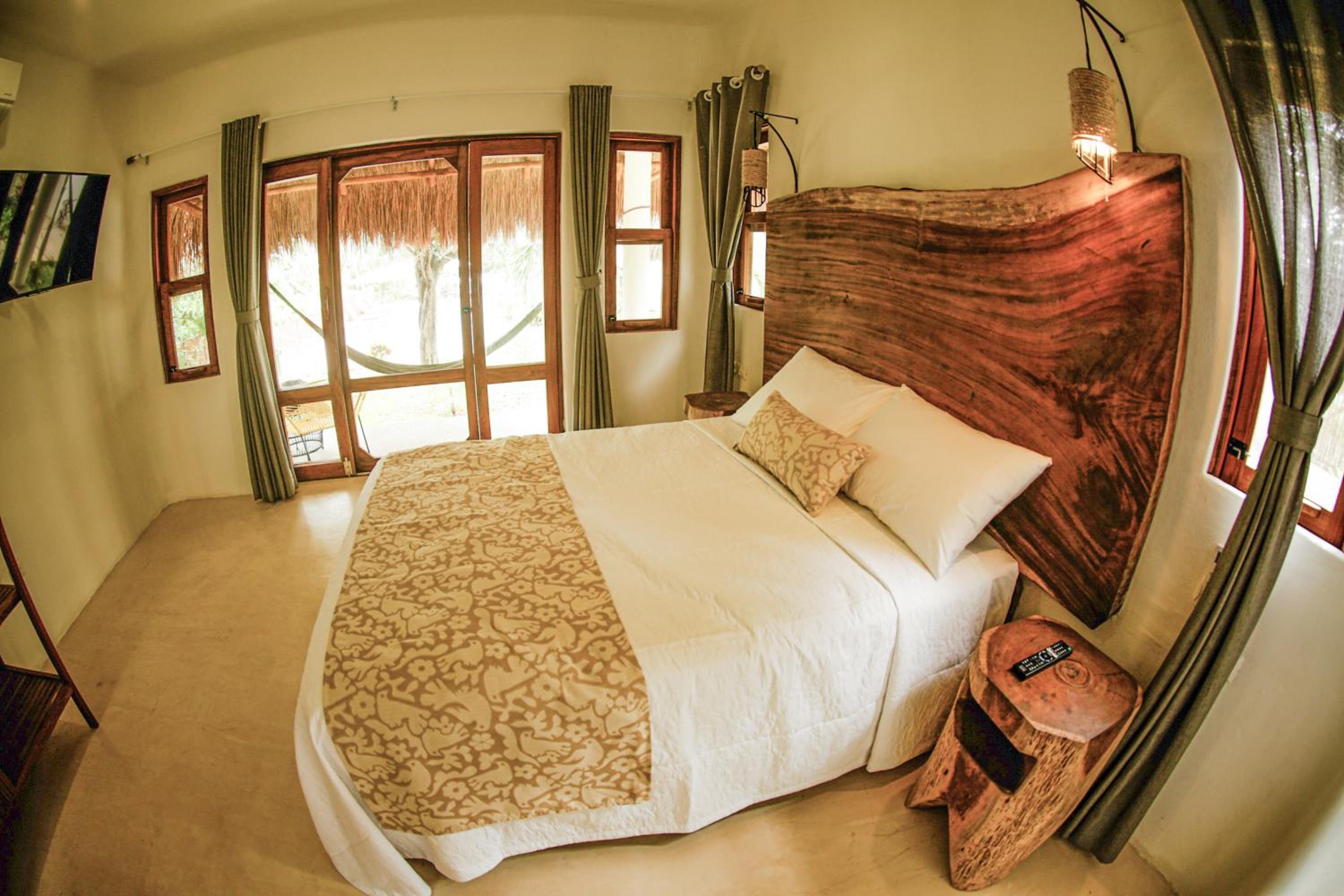 Queen Room with Garden View - Photo 16