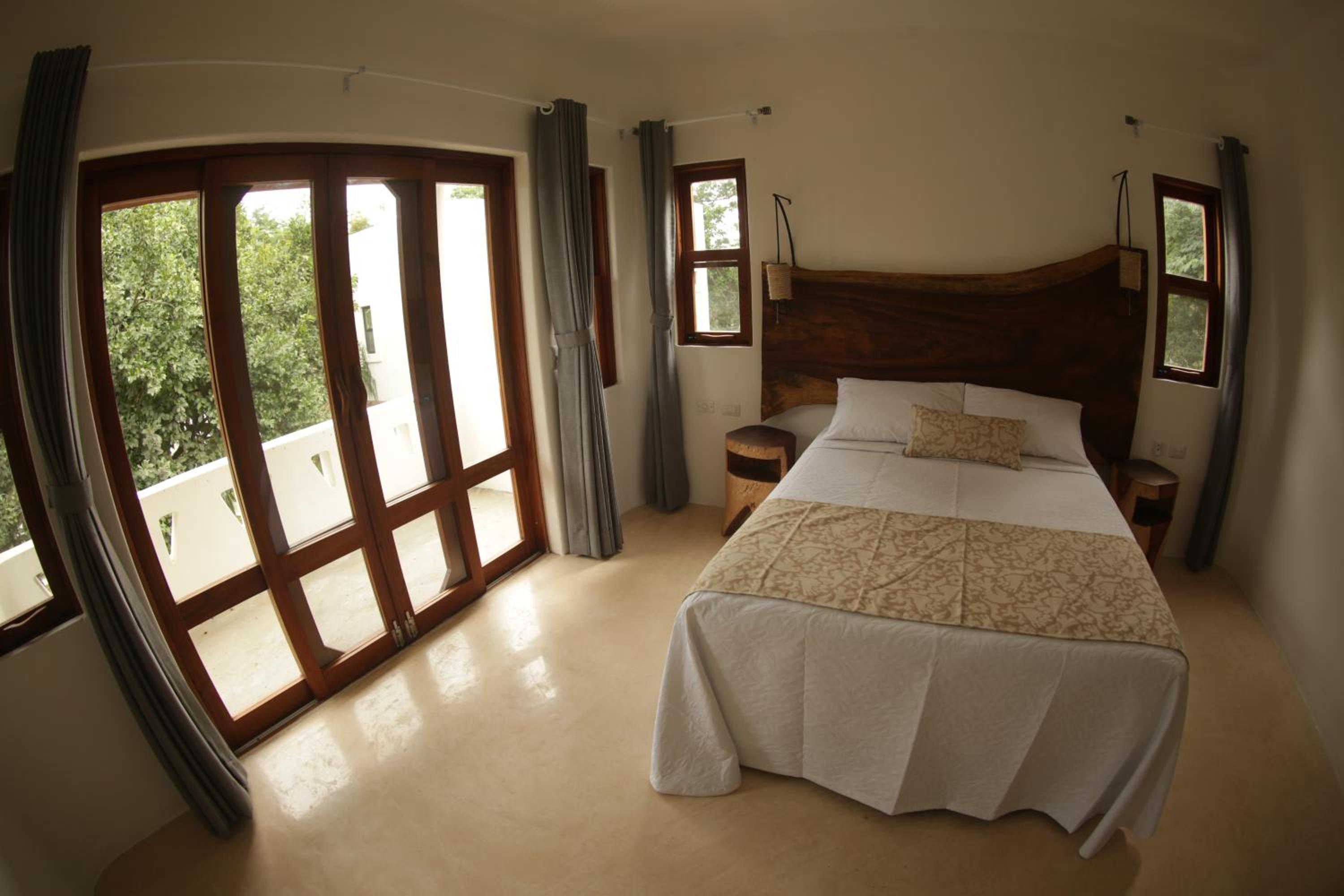 Queen Room with Garden View - Photo 6