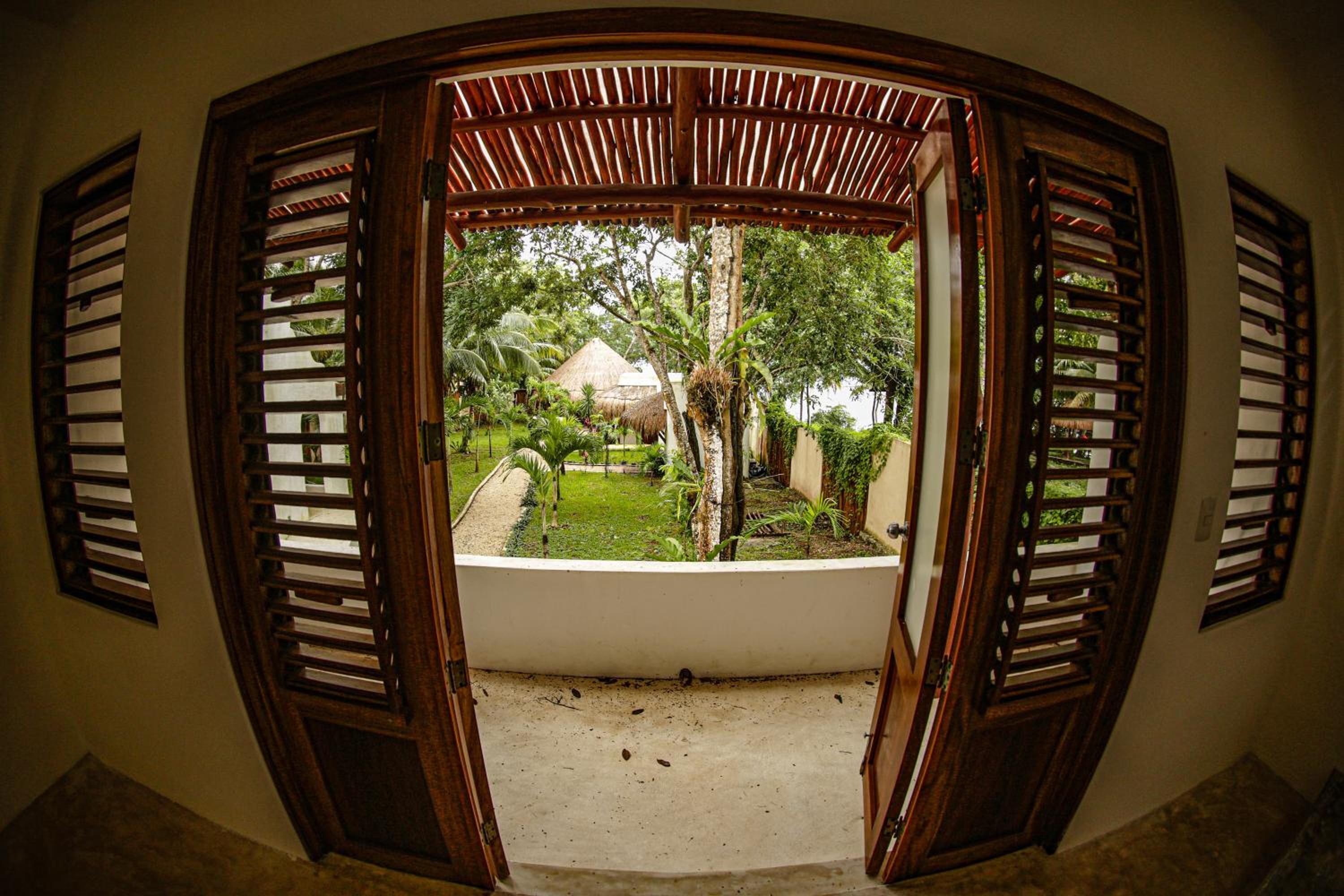 Queen Room with Garden View - Photo 22
