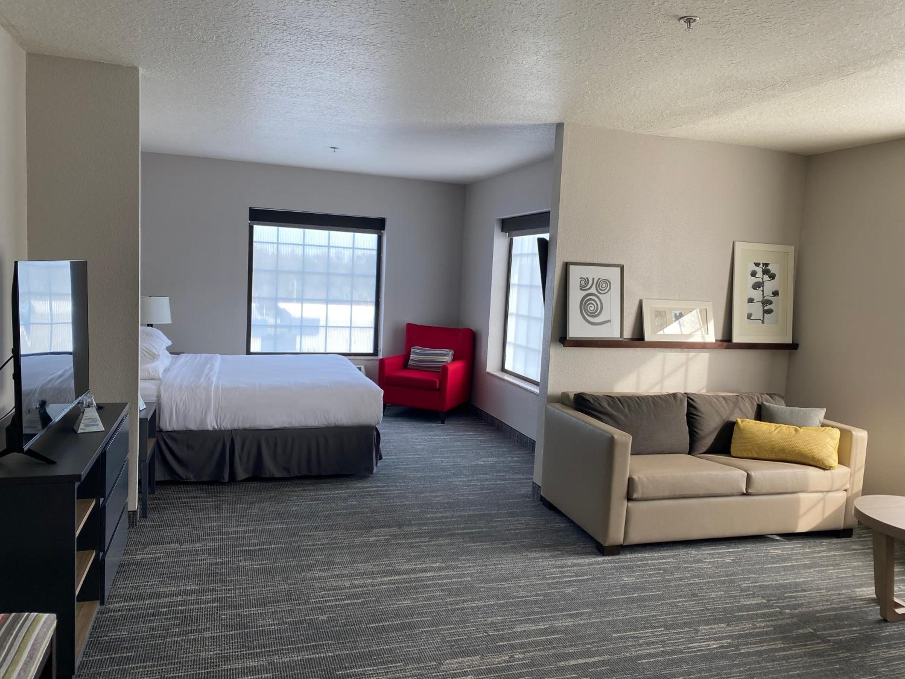 King Suite with Sofa Bed - Non Smoking - Photo 6