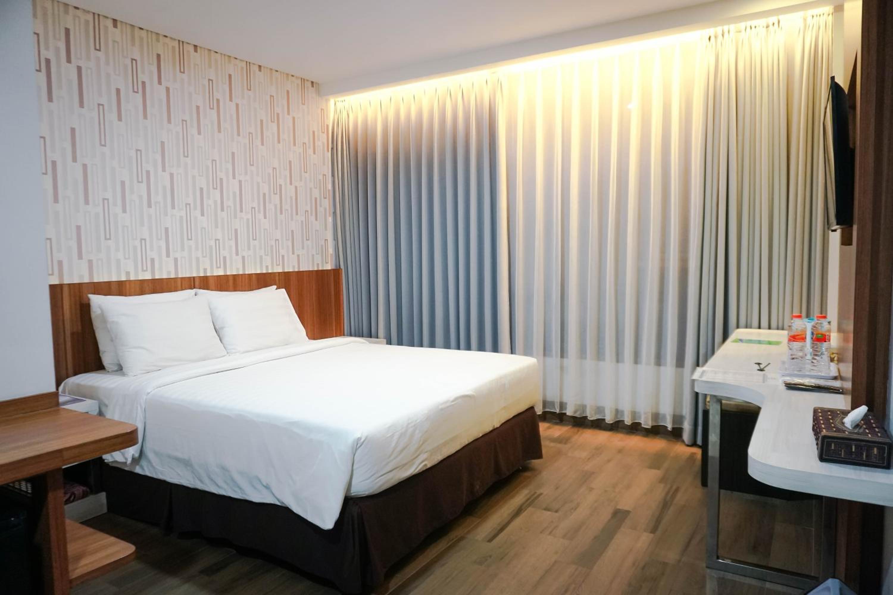 Deluxe Double Room without Balcony photo 3