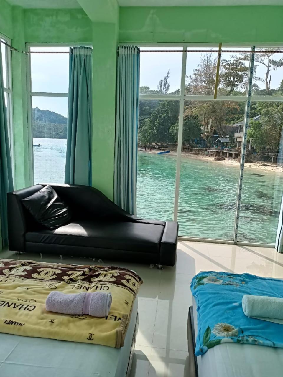 Family Room with Sea View photo 2
