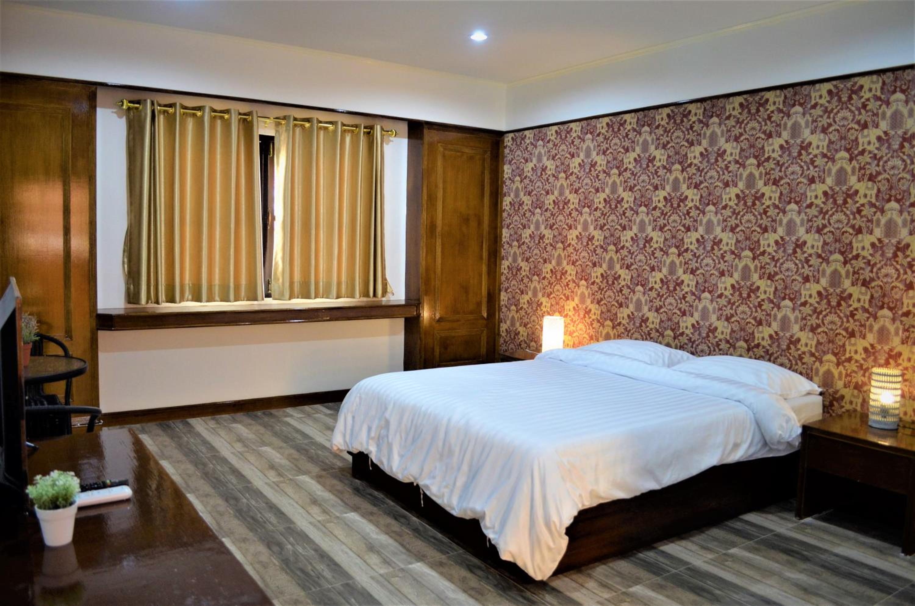 Double Room with Private Bathroom - Photo 13