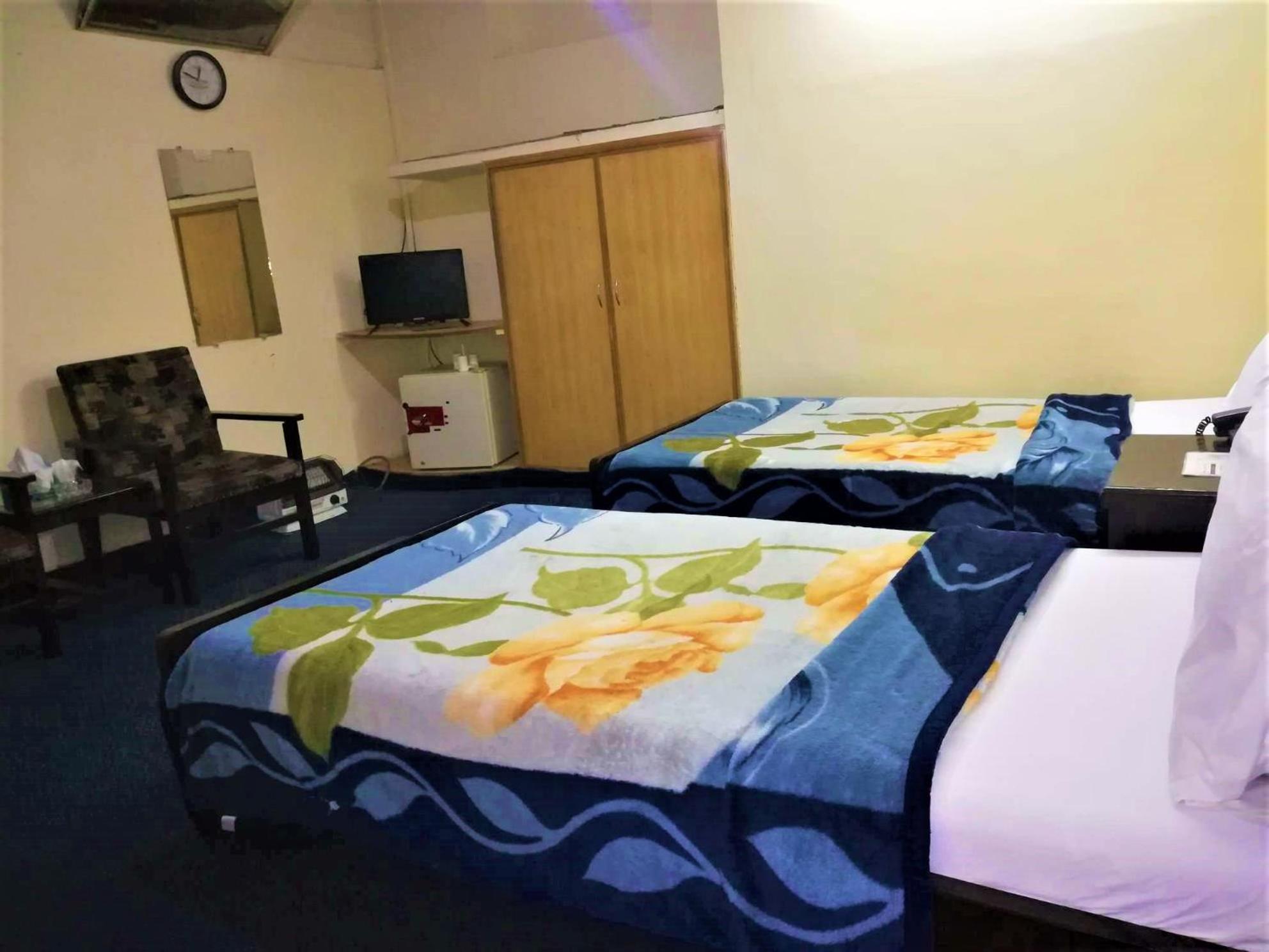Twin Room - Photo 10