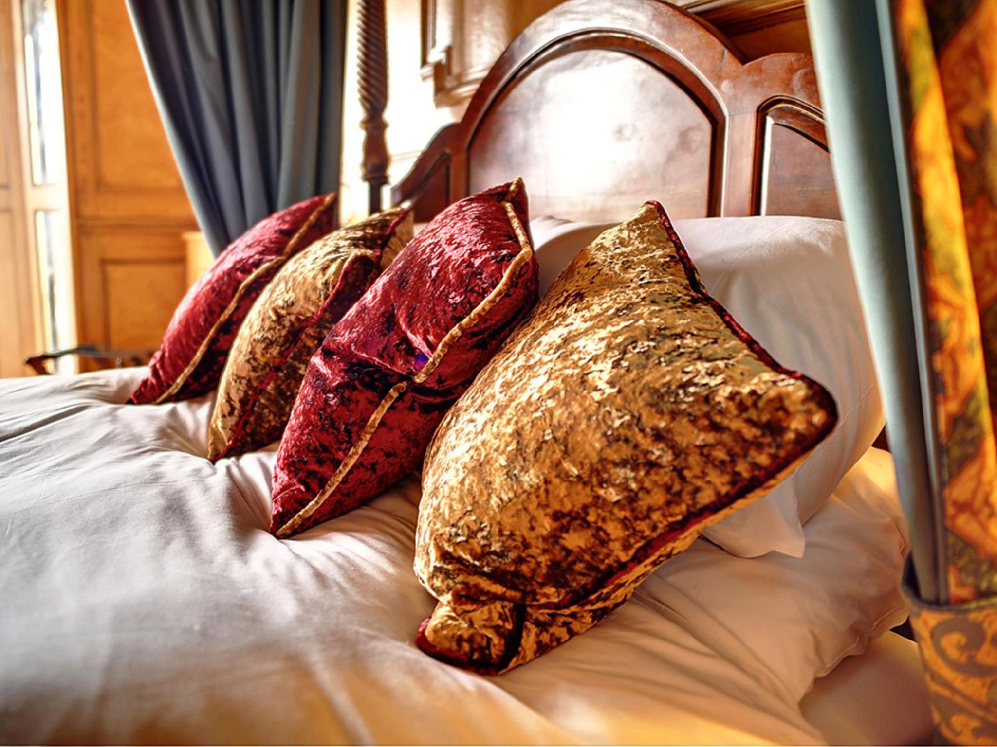 Luxury Four Poster Room with Shower - Photo 7