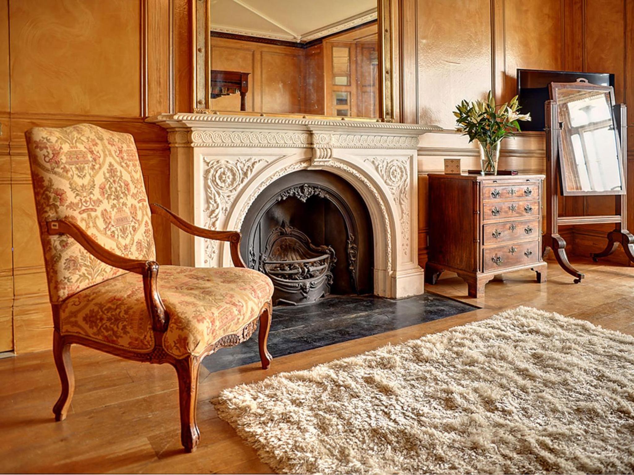 Luxury Four Poster Room with Shower - Photo 8