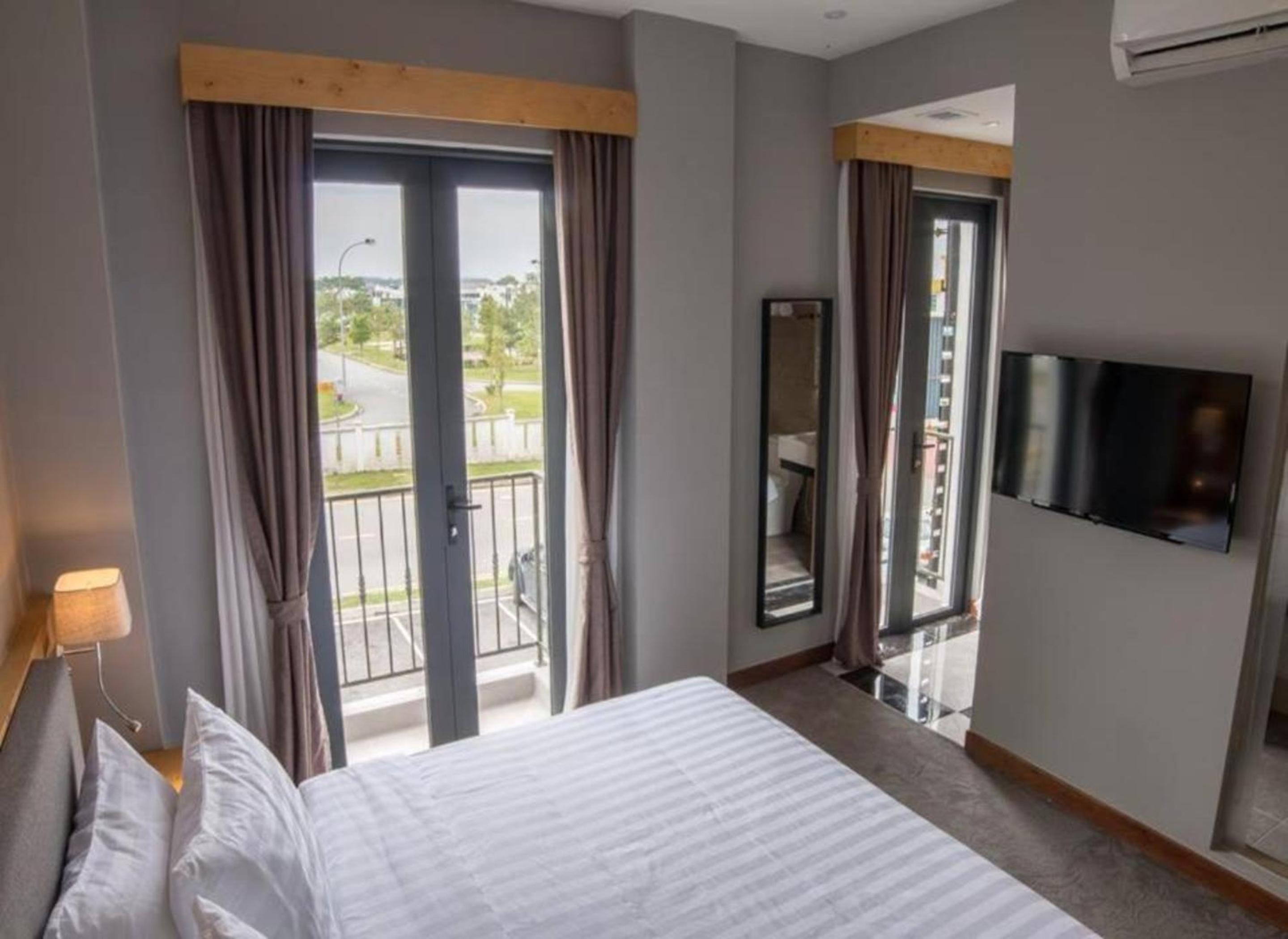 Deluxe Double Room With Balcony photo 2