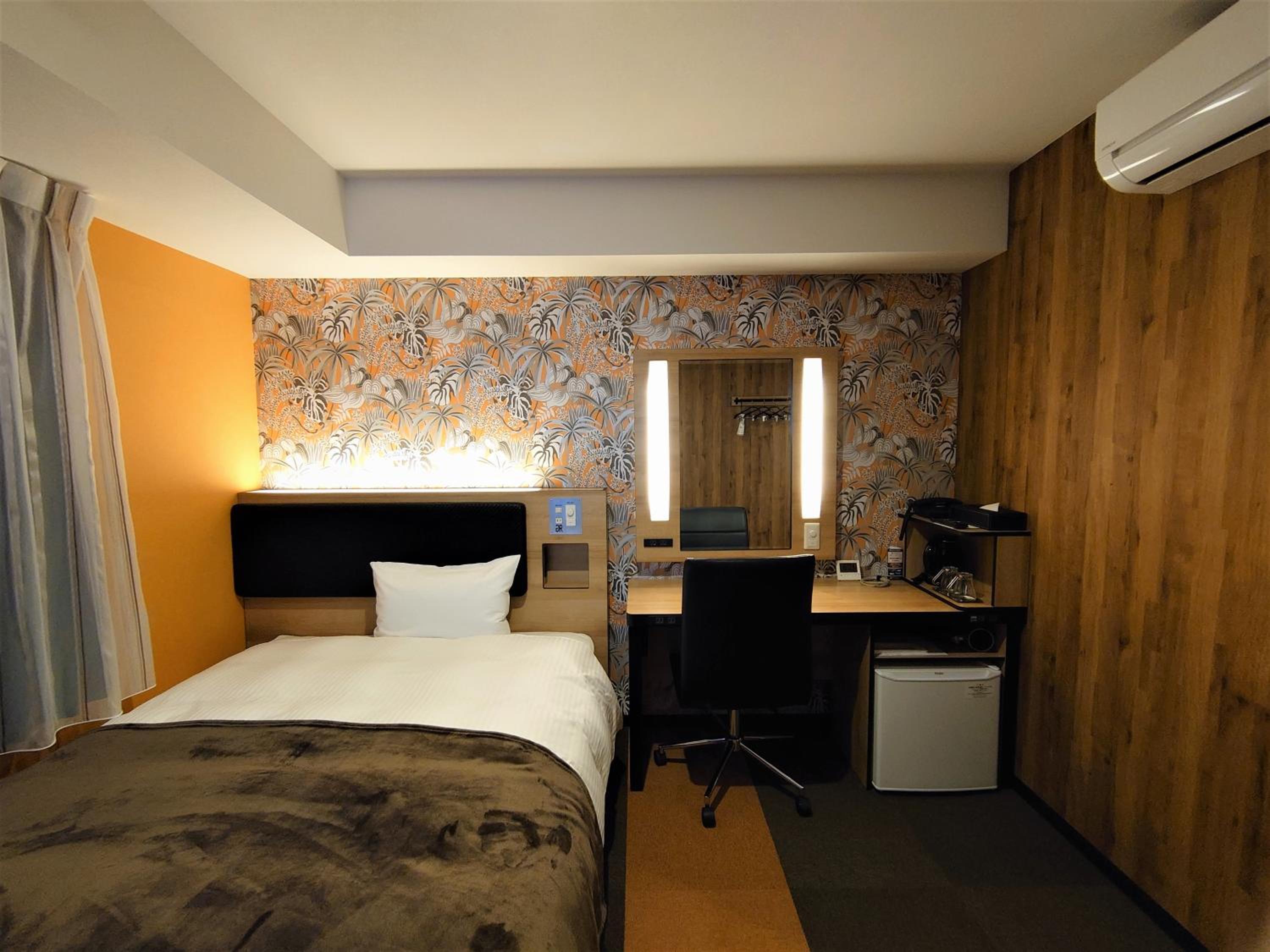 Double Room - Non-Smoking  - Photo 15