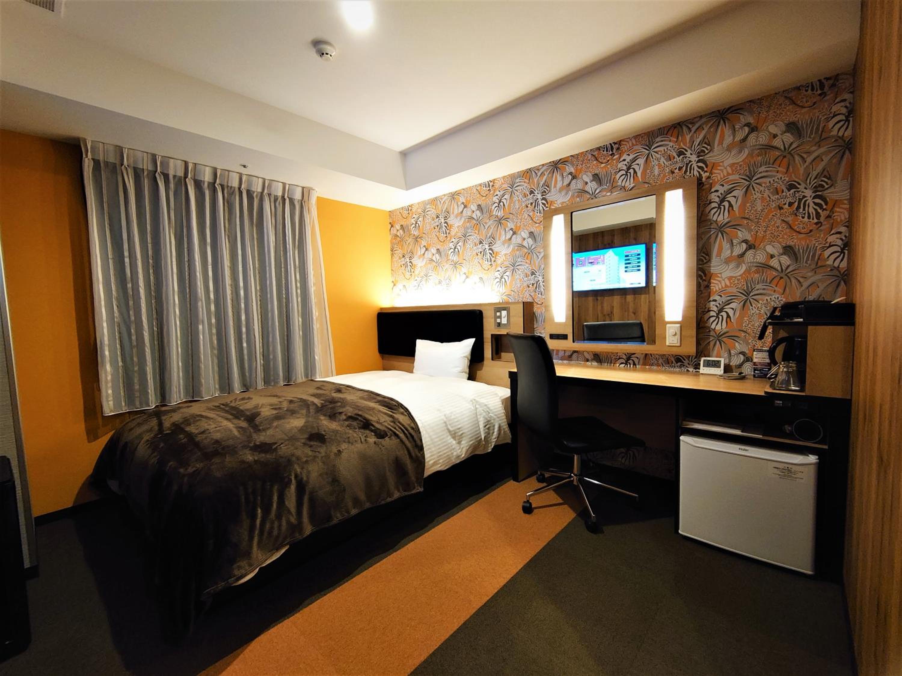 Double Room - Non-Smoking  - Photo 17