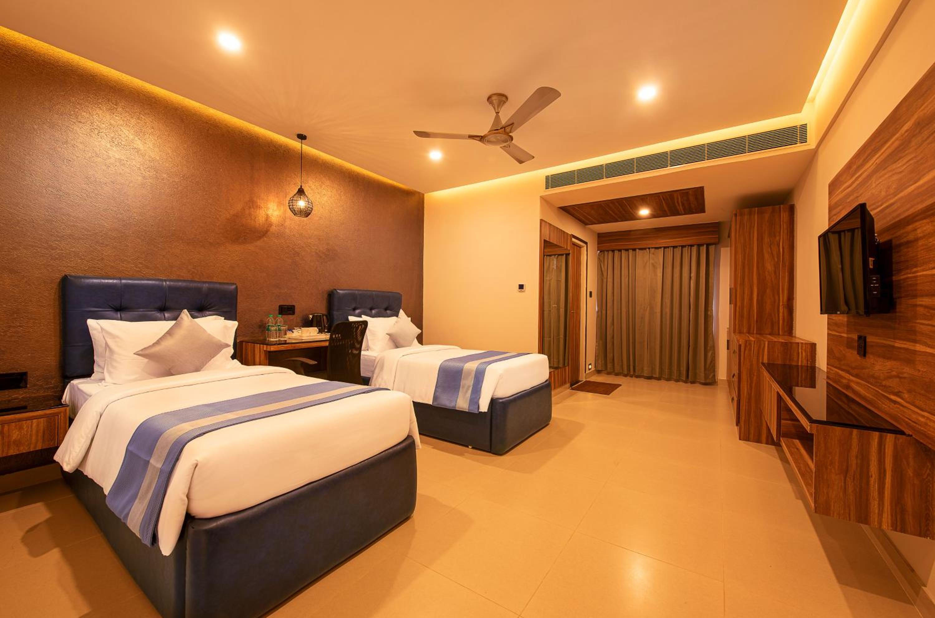 Standard Twin Room - Photo 2