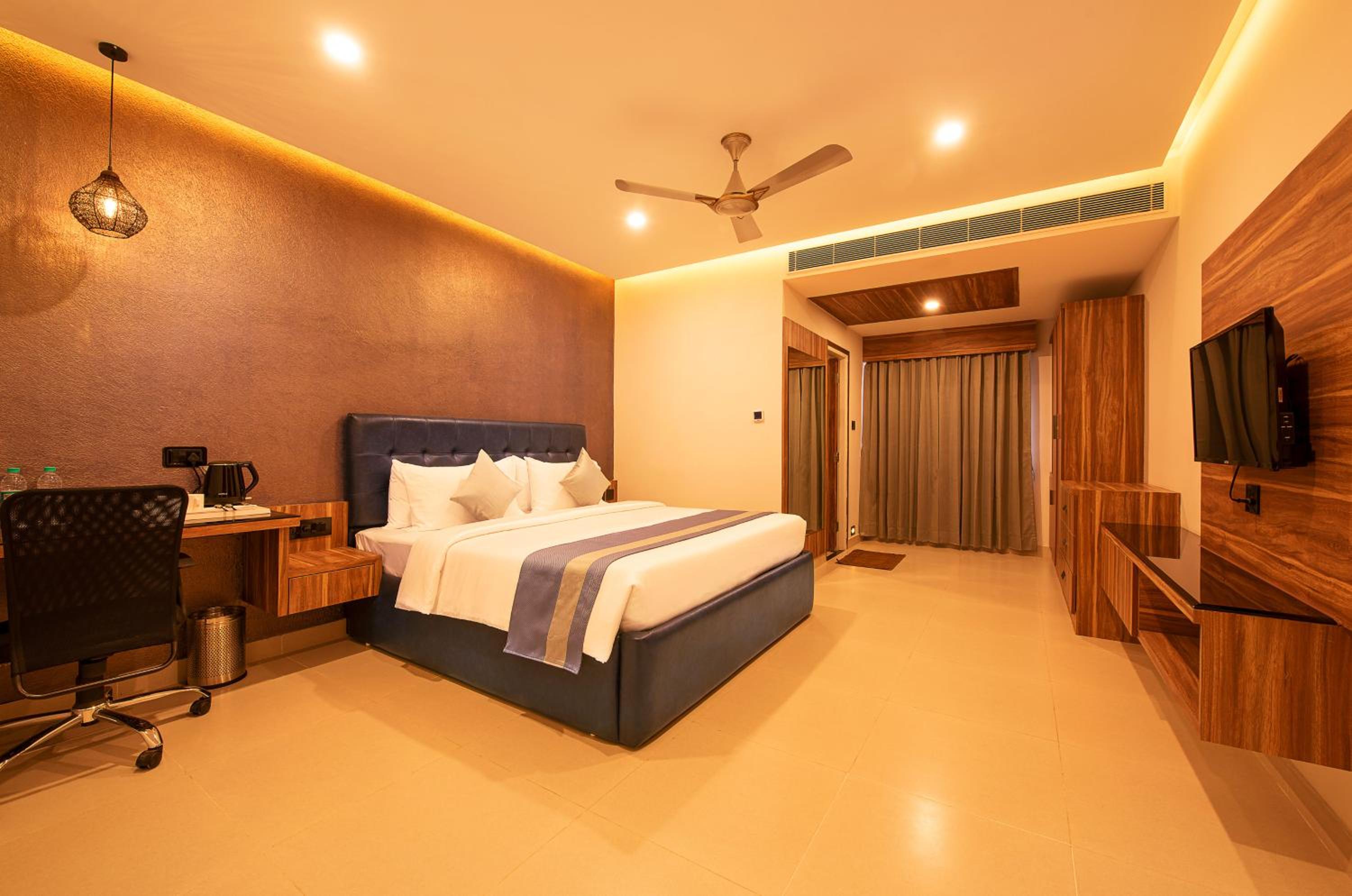 Standard King Room - Photo 1