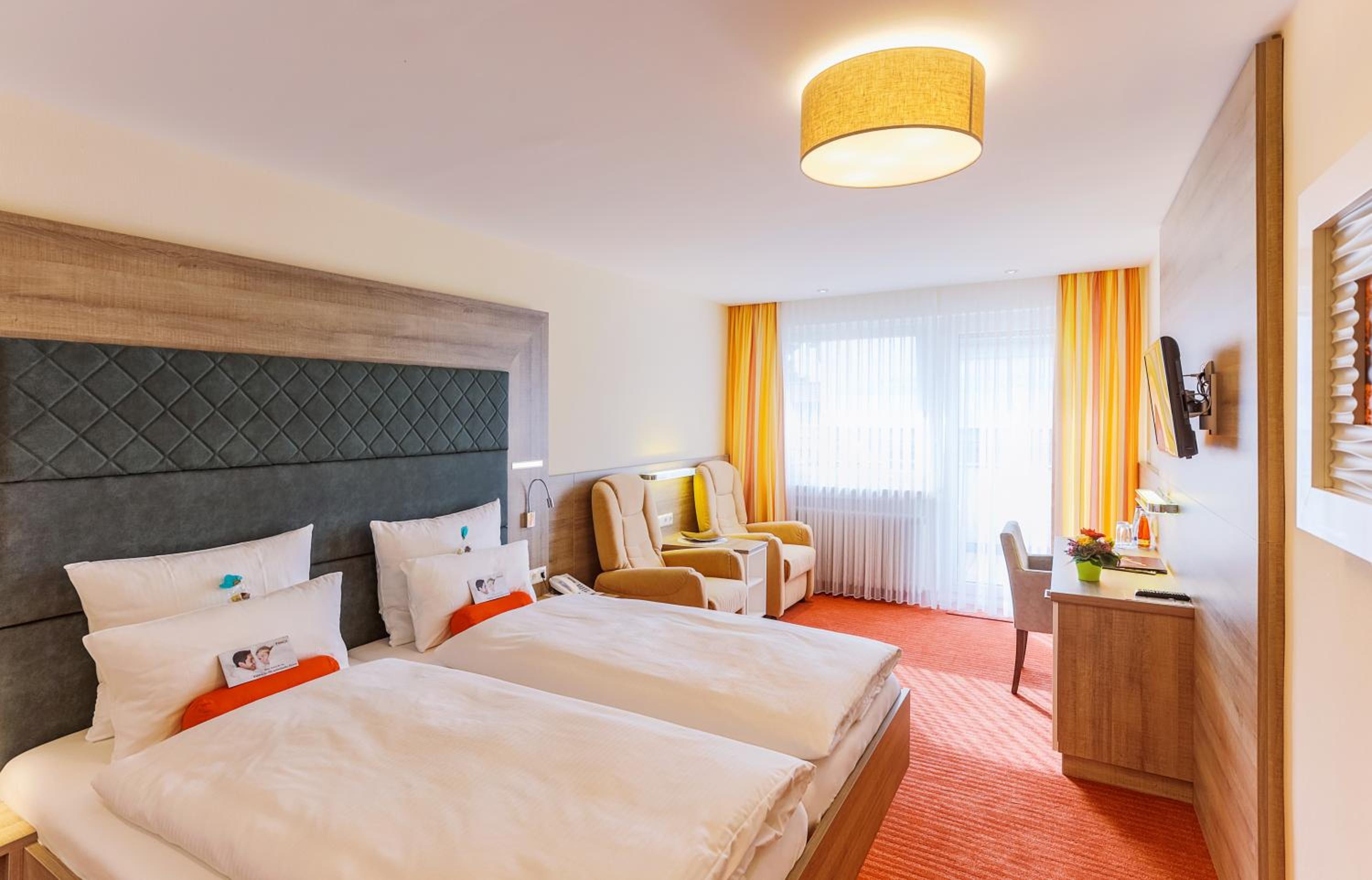 Double Room with Balcony - Photo 10