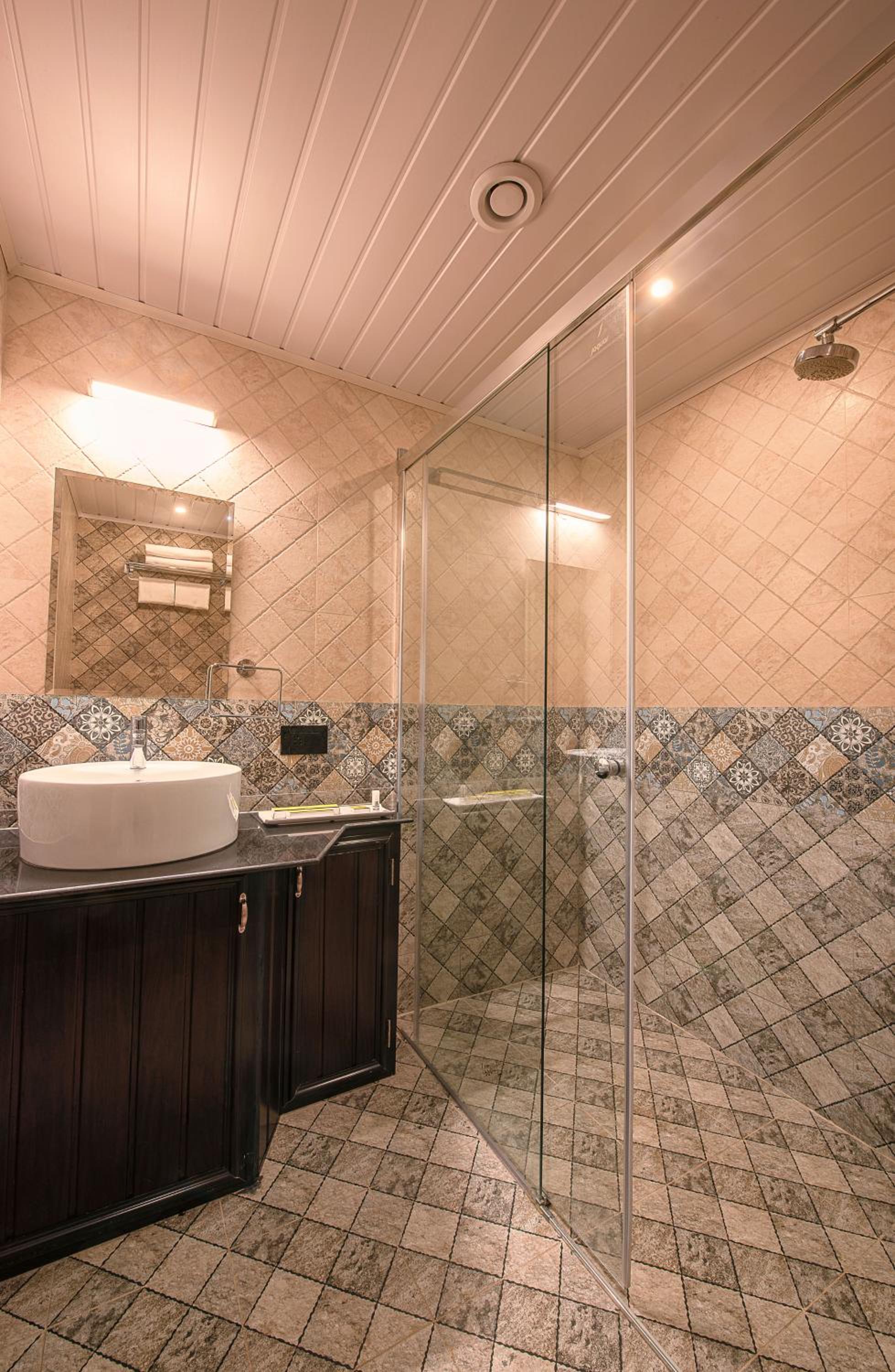 Standard King Room - Photo 2