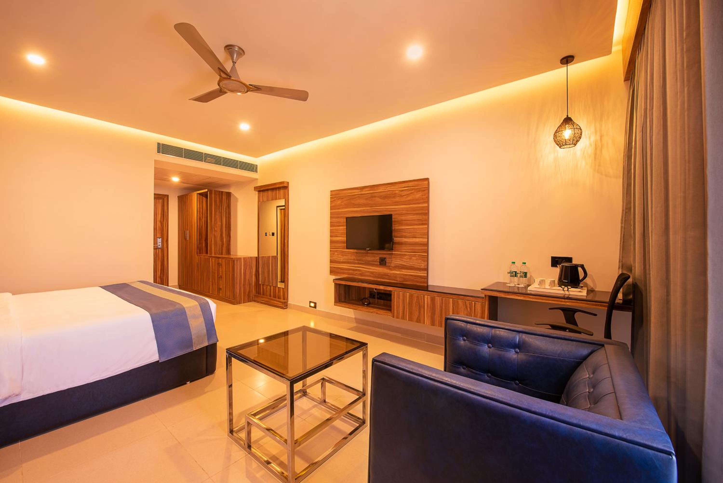 Deluxe King Room - Photo 3