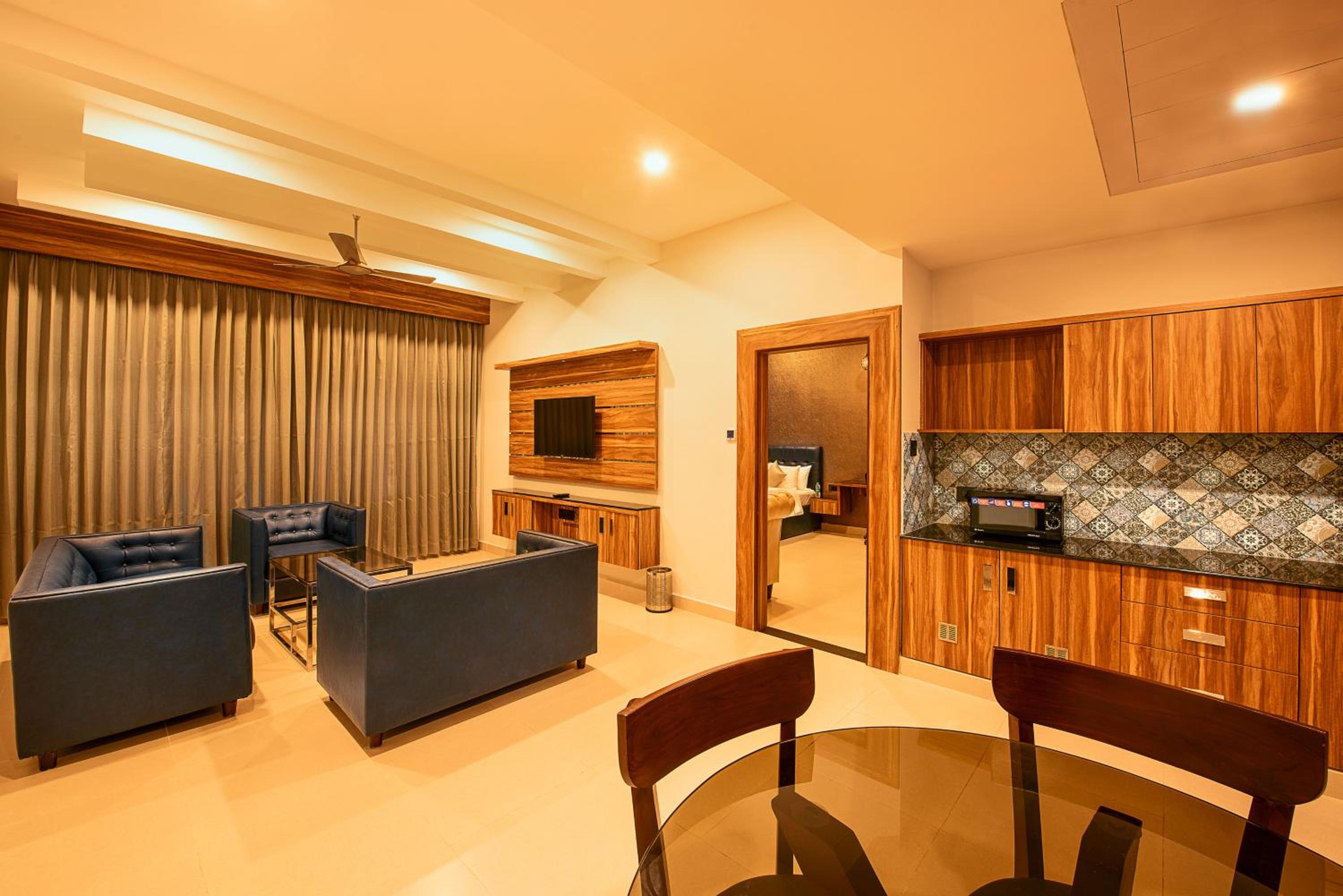 Executive Suite - Photo 1