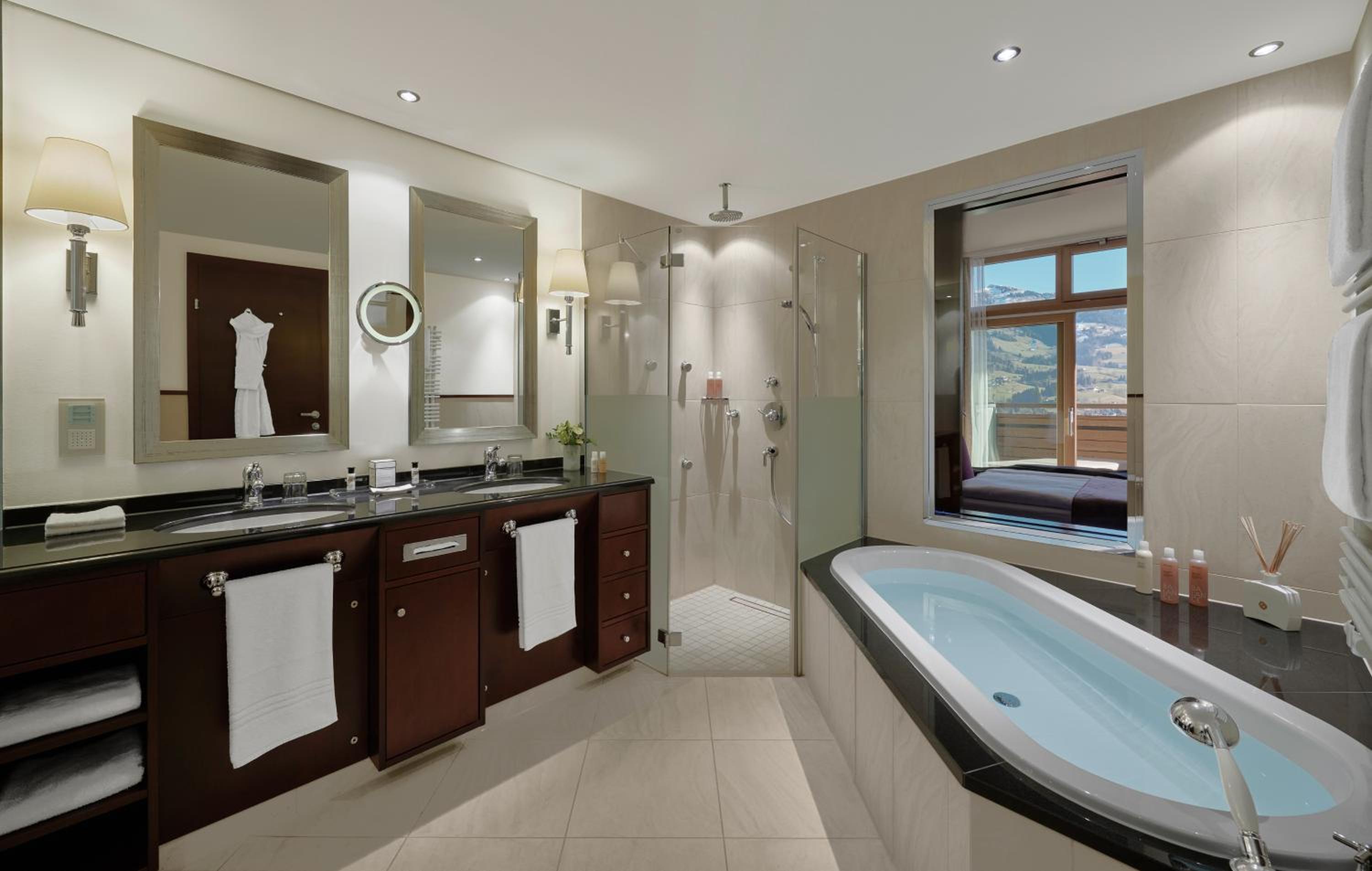 Deluxe Suite photo 3