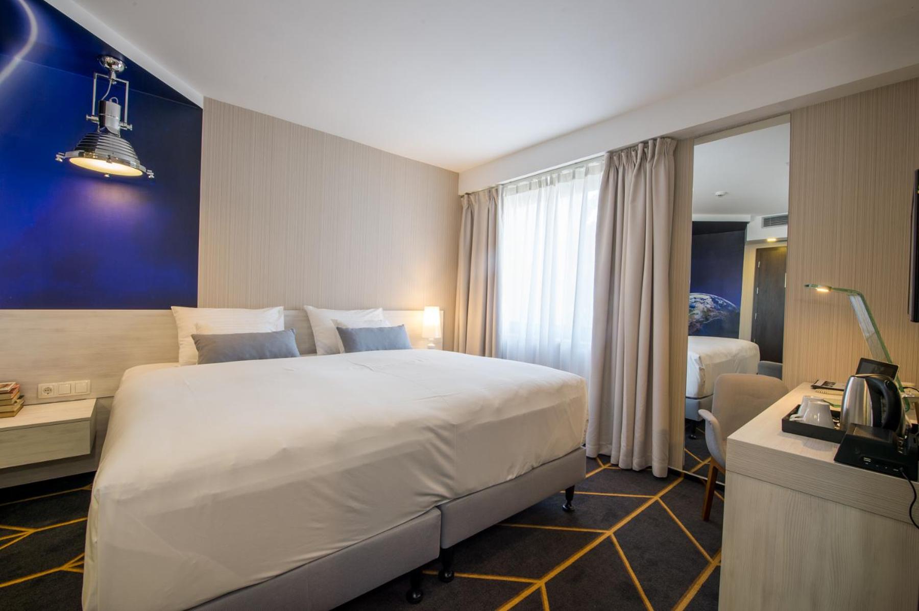 Deluxe King Room for couples