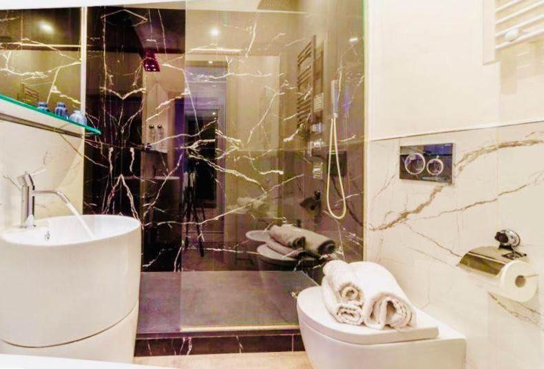 Deluxe King Room photo 2