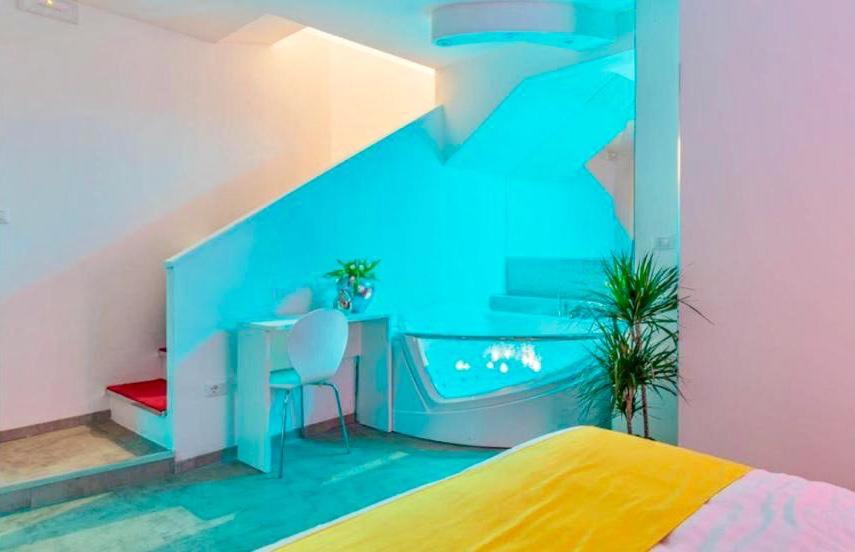 Double Room with Spa Bath photo 3