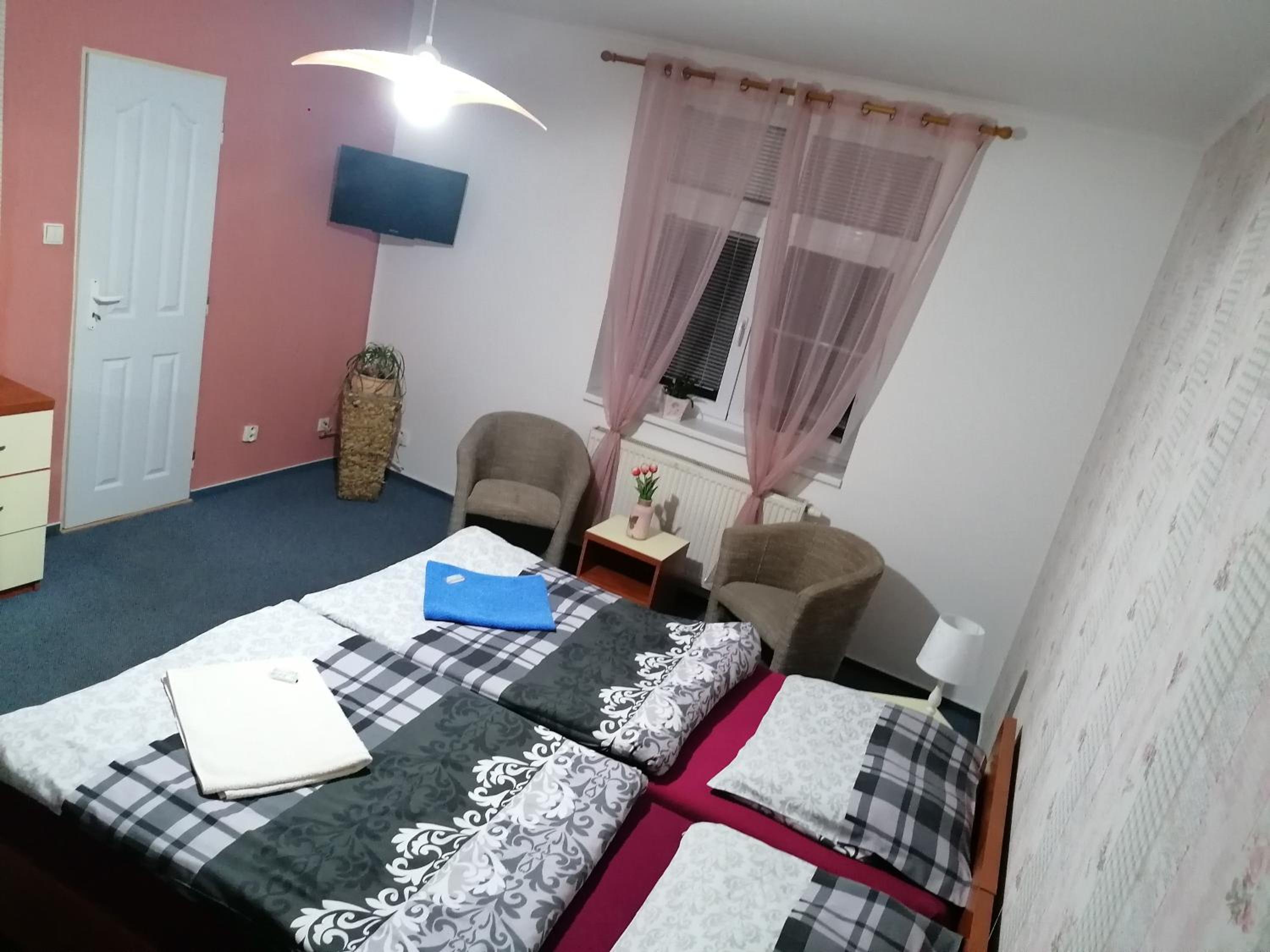 Twin Room with Bathroom photo 2