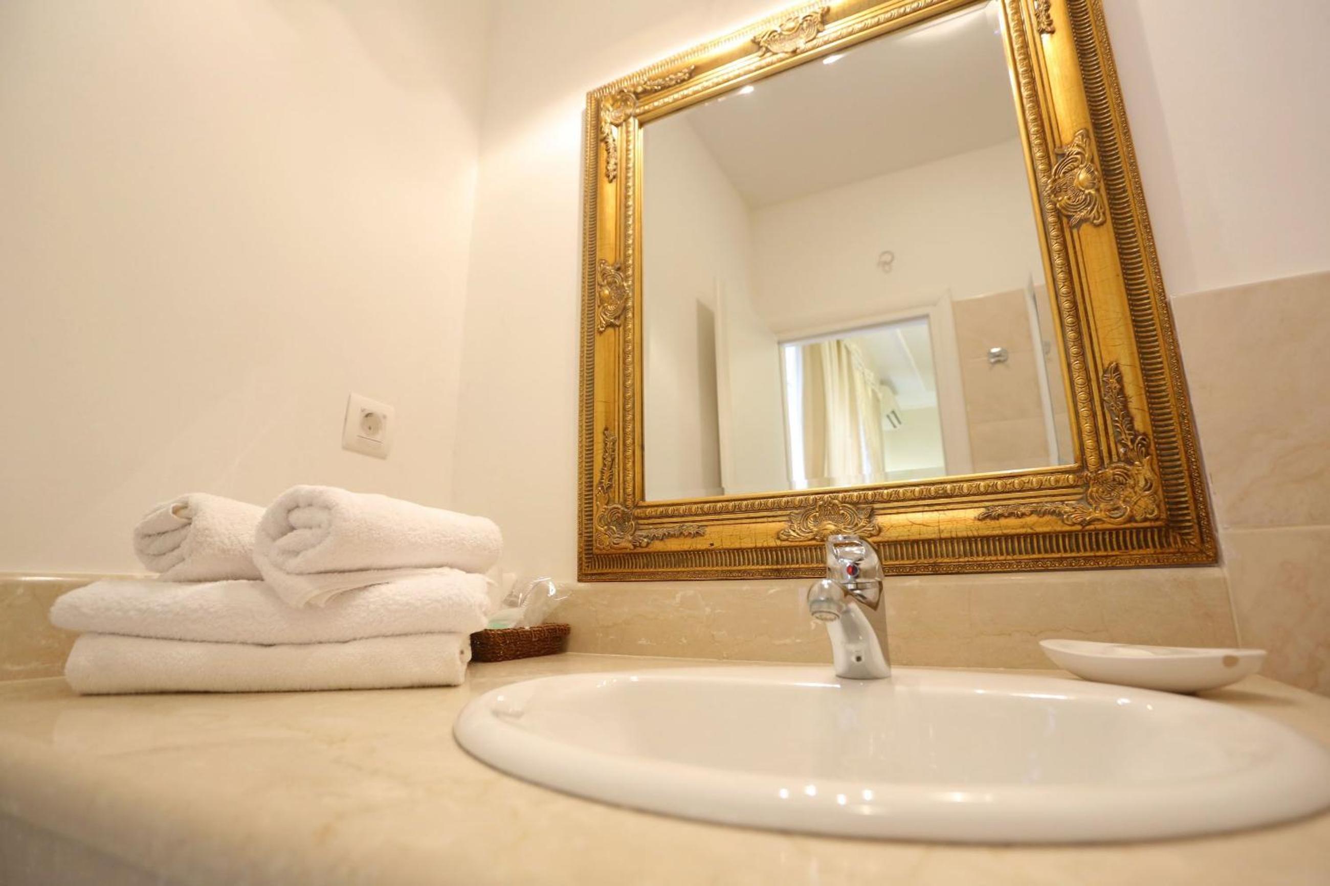 Superior Double Room with Balcony and Sea View - Photo 8