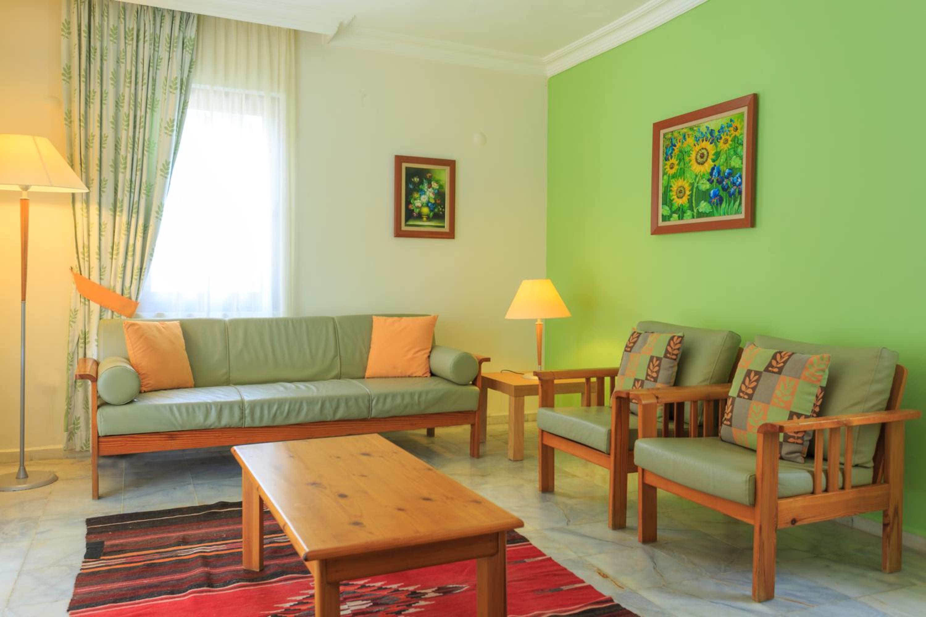 Three-Bedroom Villa - Photo 3